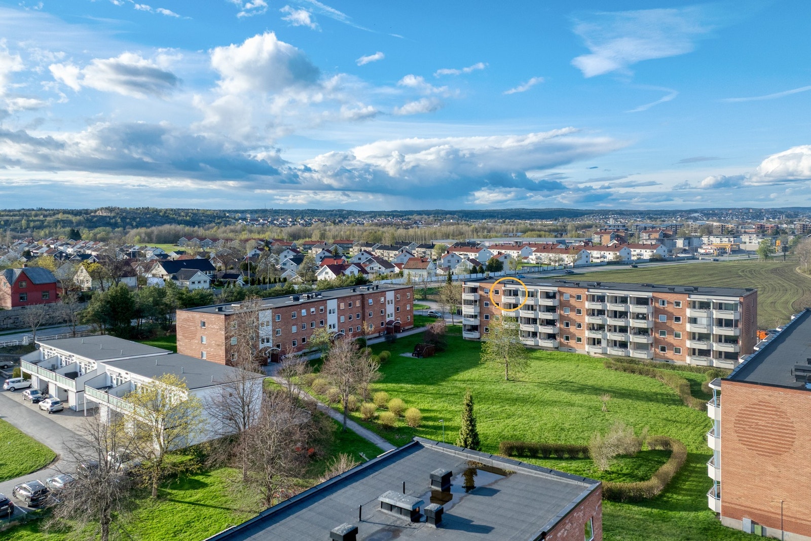 Leiligheten ligger i et rolig område på Lundheim, i Fredrikstad. Galleribilde