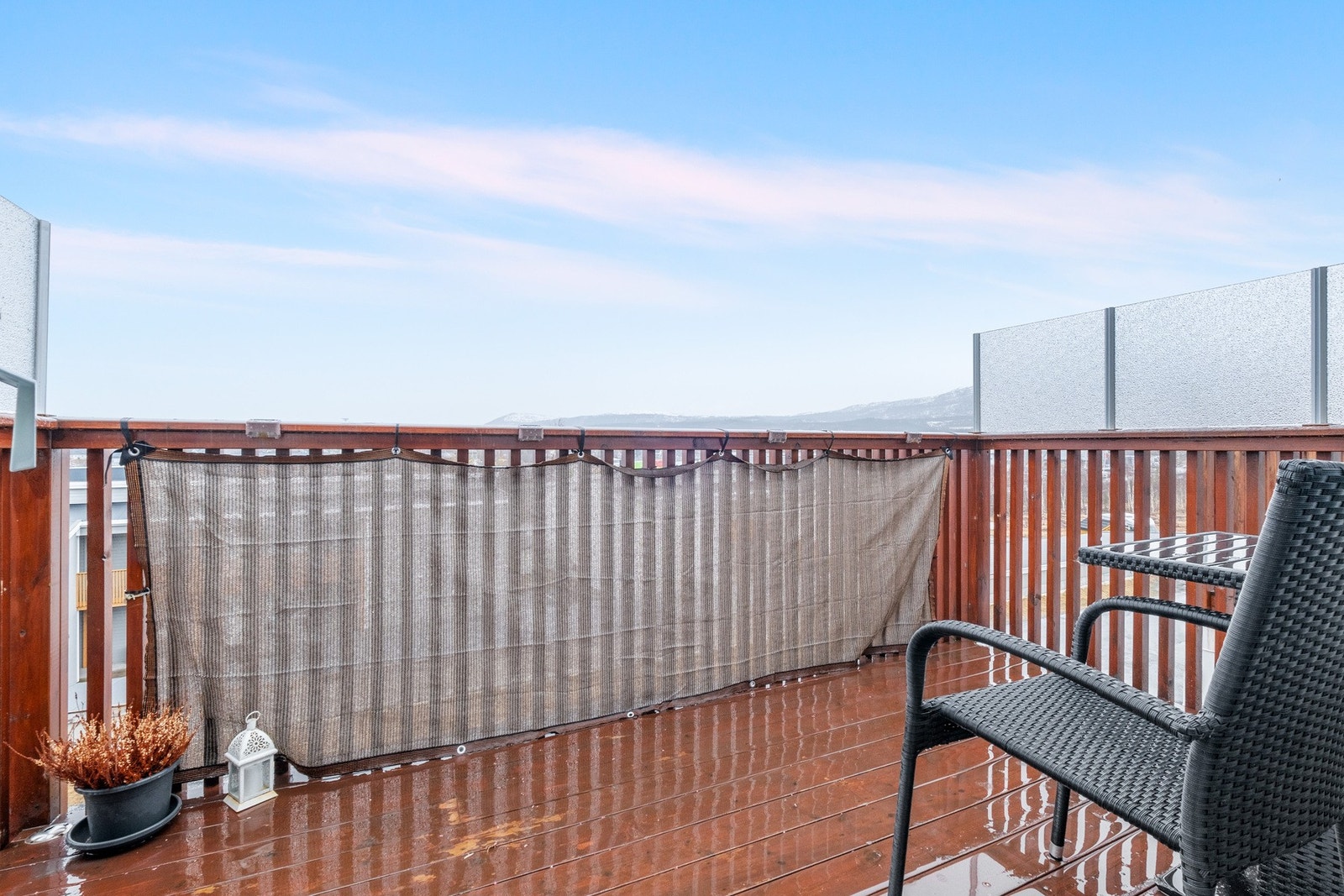 Fra stuen har du ankomst til en romslig, vest-vendt balkong. Galleribilde