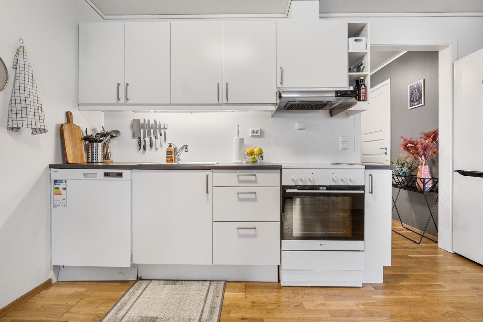 Lagringsplass i over- og underskap. Galleribilde