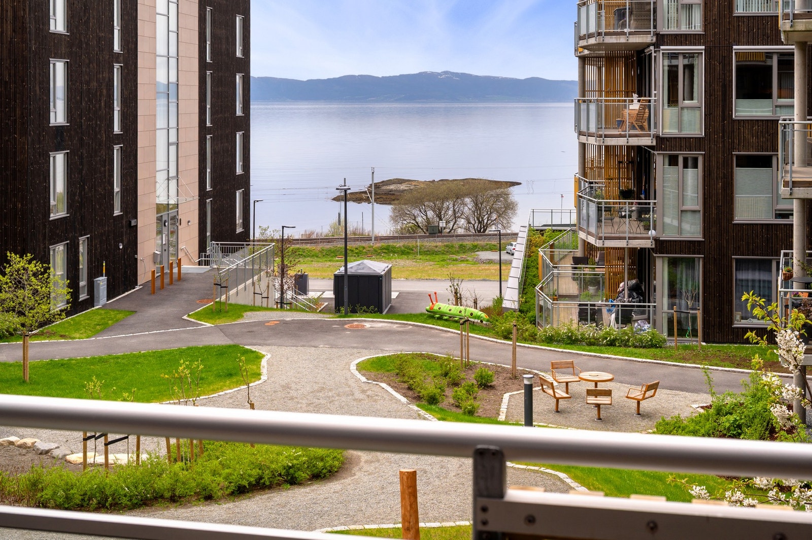 Leiligheten ligger i et familievennlig, rolig og behagelig området. Galleribilde