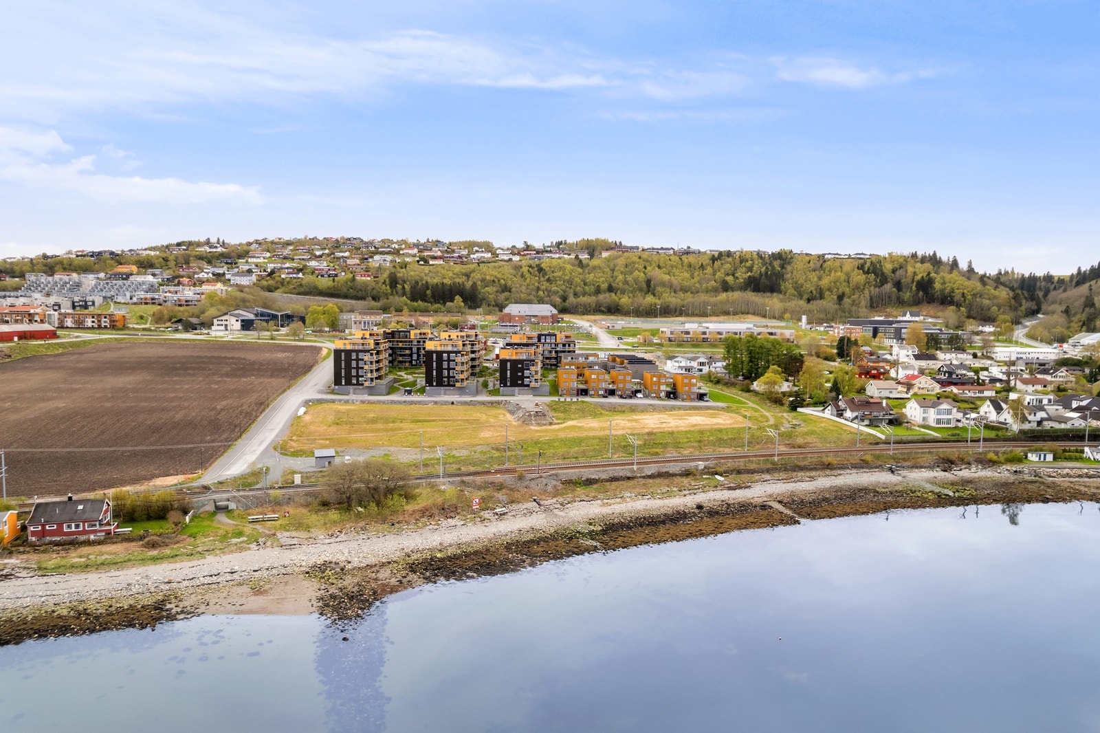 Eiendomsmegler 1 ved Morten Løvseth presenterer: Lerkvegen 9 Galleribilde