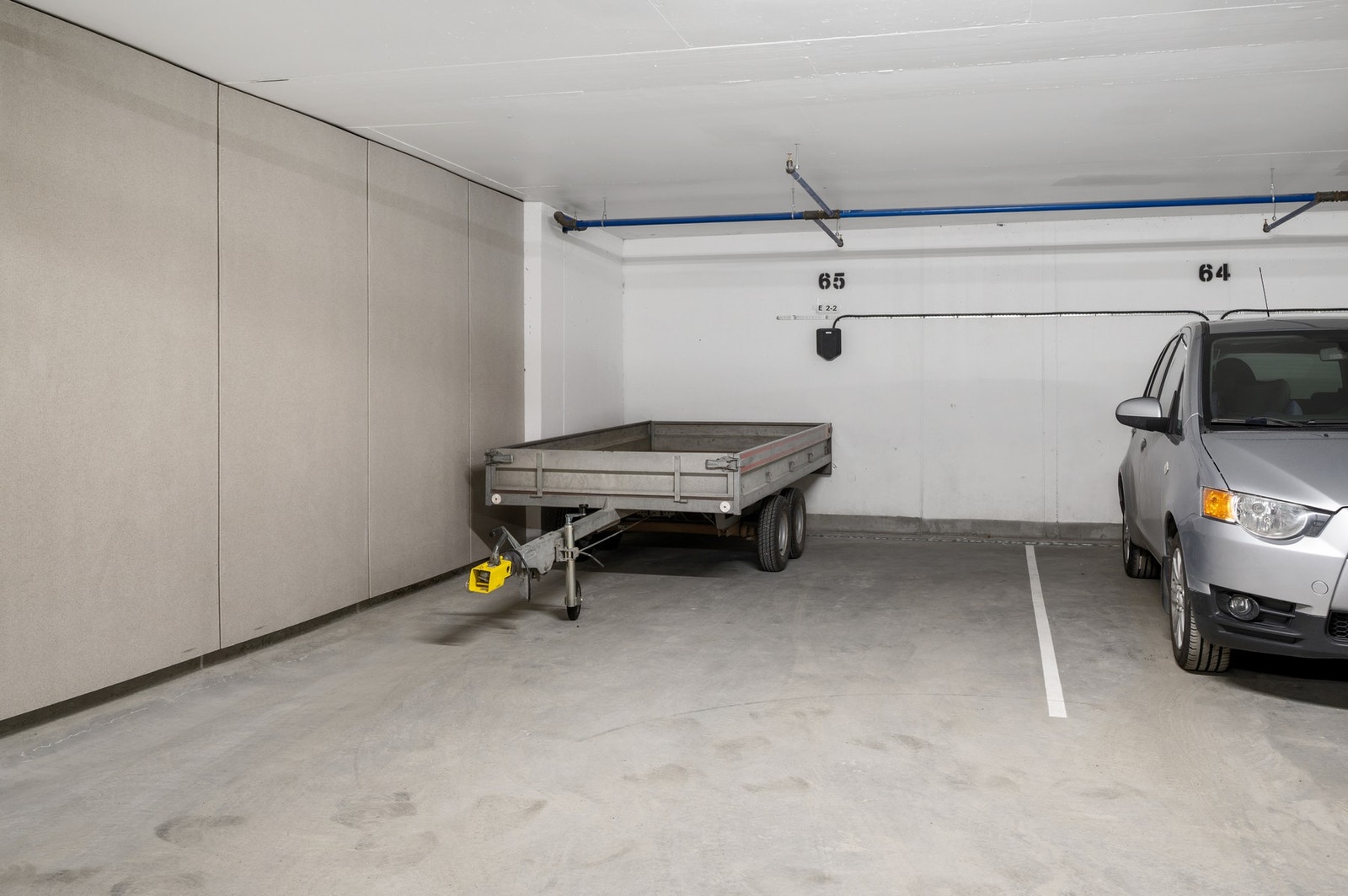 Parkeringsplass i forbindelse med leilighet. Galleribilde