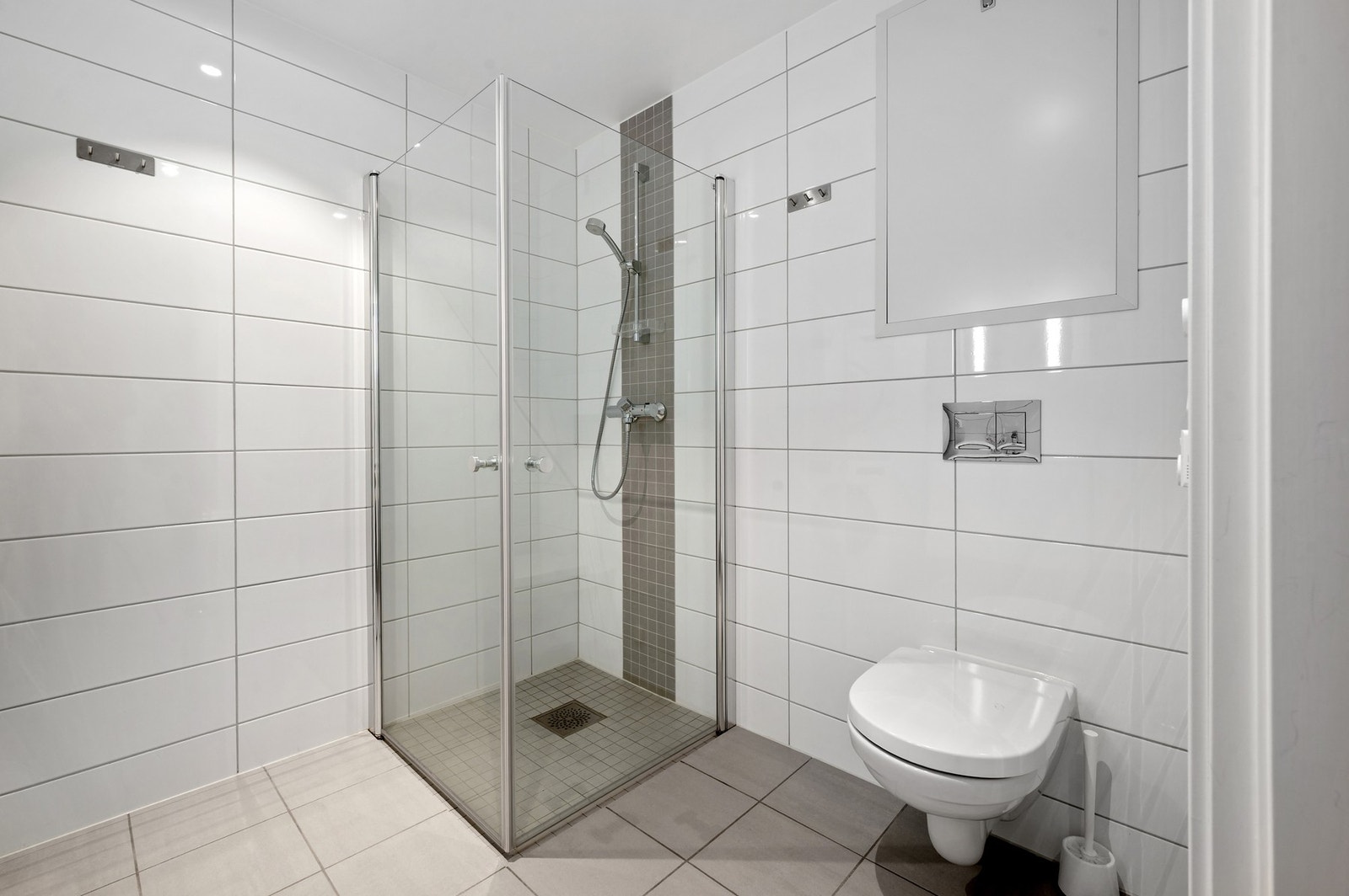 Du har lyst og helfliset bad på 5 kvm med gulvvarme. Galleribilde