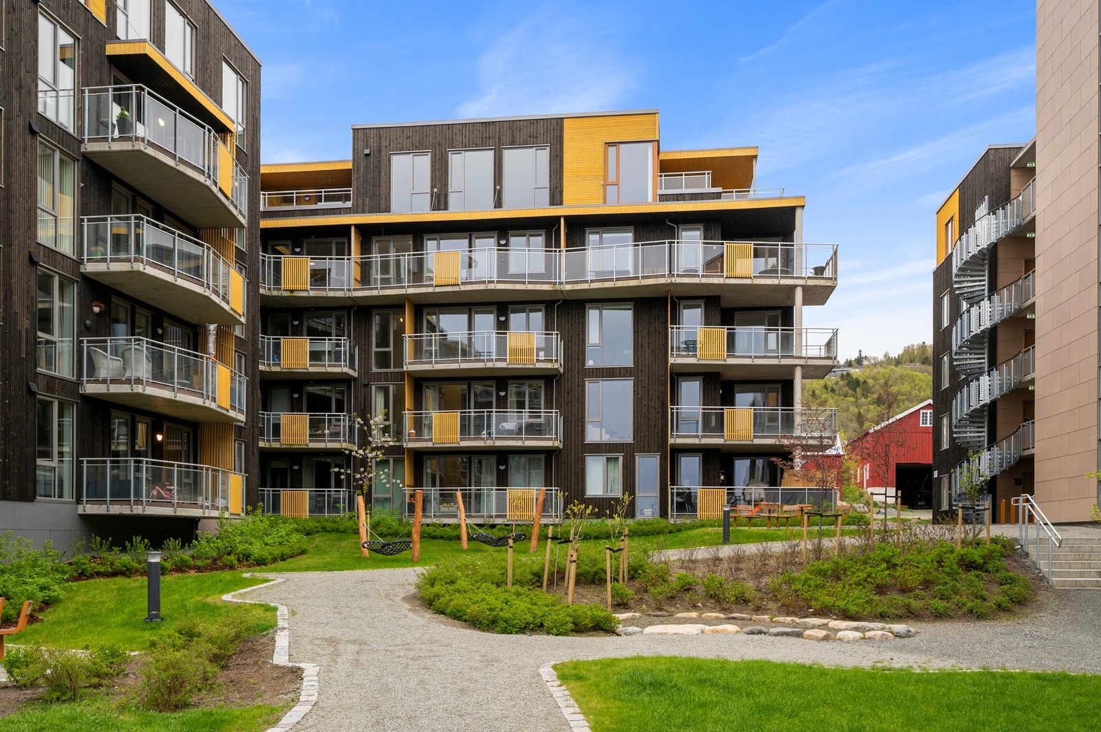 Leiligheten ligger i 2. etasje i det foreløpig siste byggetrinnet. Galleribilde