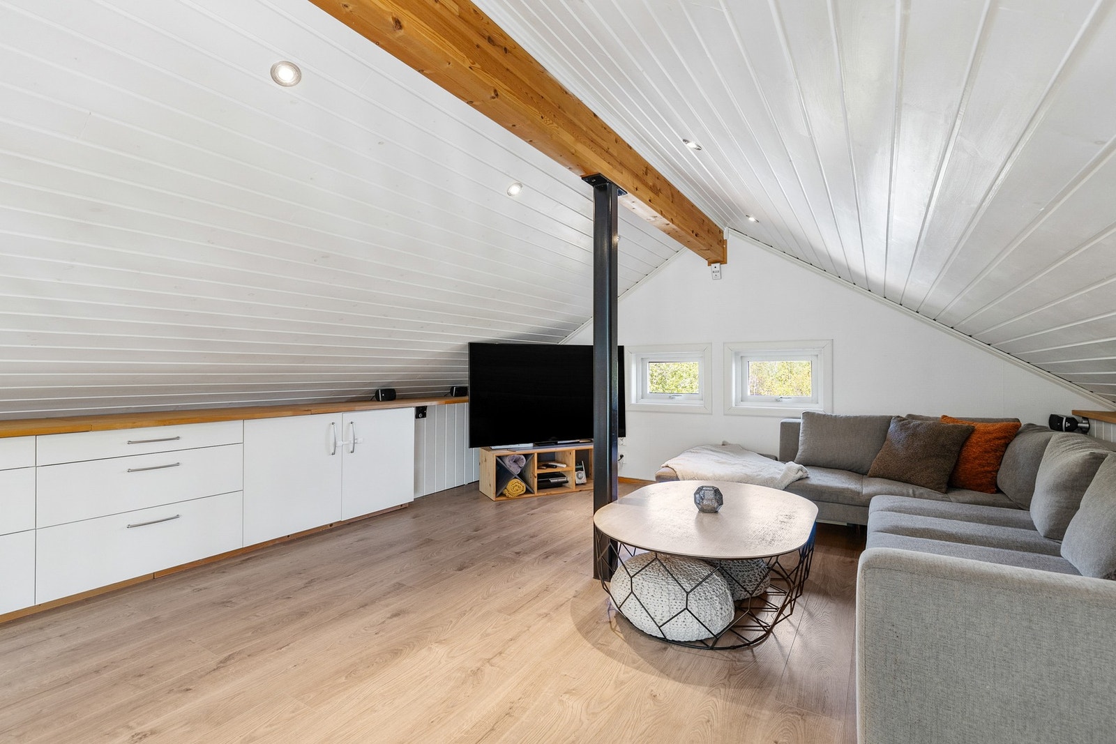 Romslig størrelse med mulighet for treningsrom, TV stue, kontor eller hva en måtte ønske Galleribilde