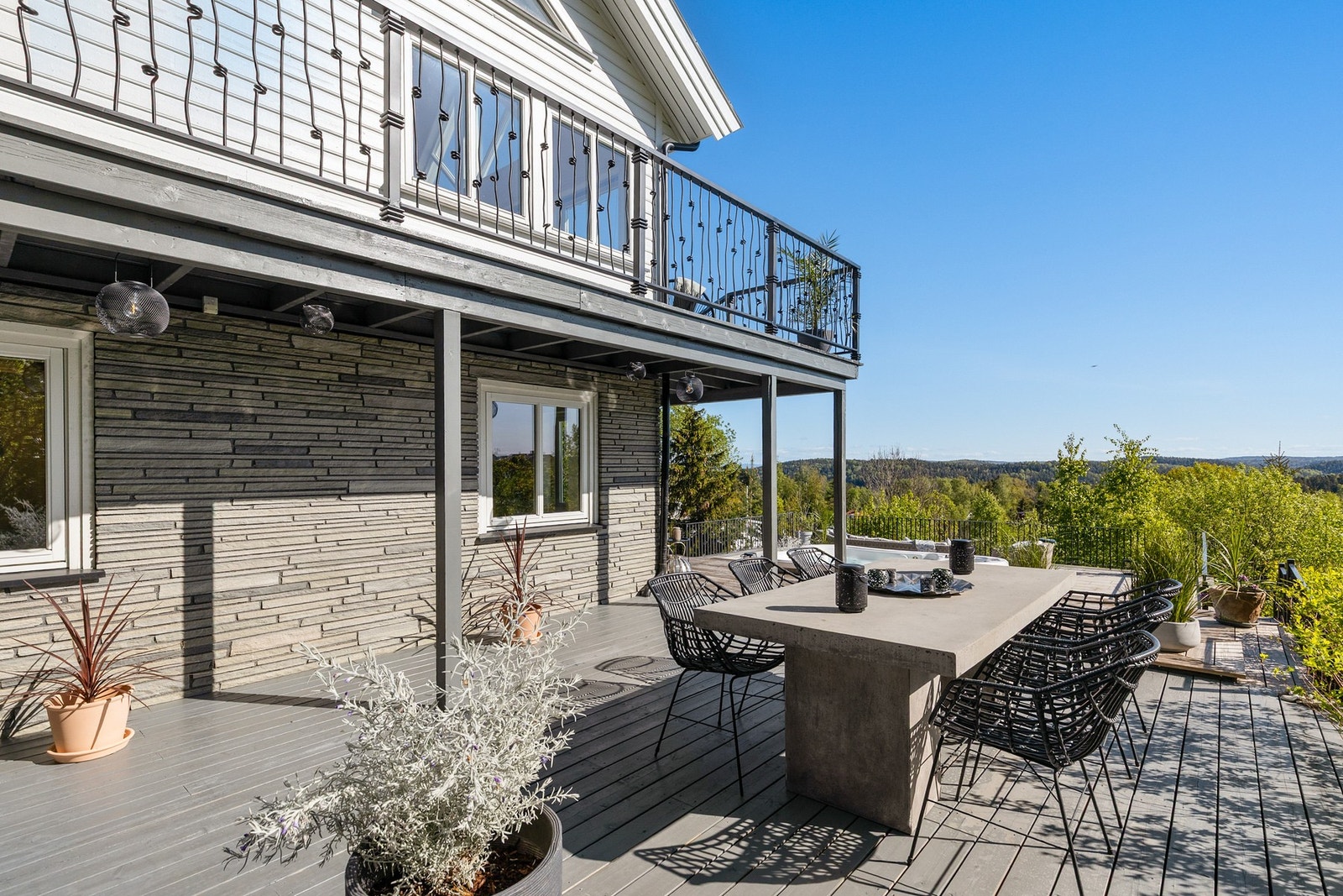 Her kan du nyte solrike dager og sene sommerkvelder Galleribilde