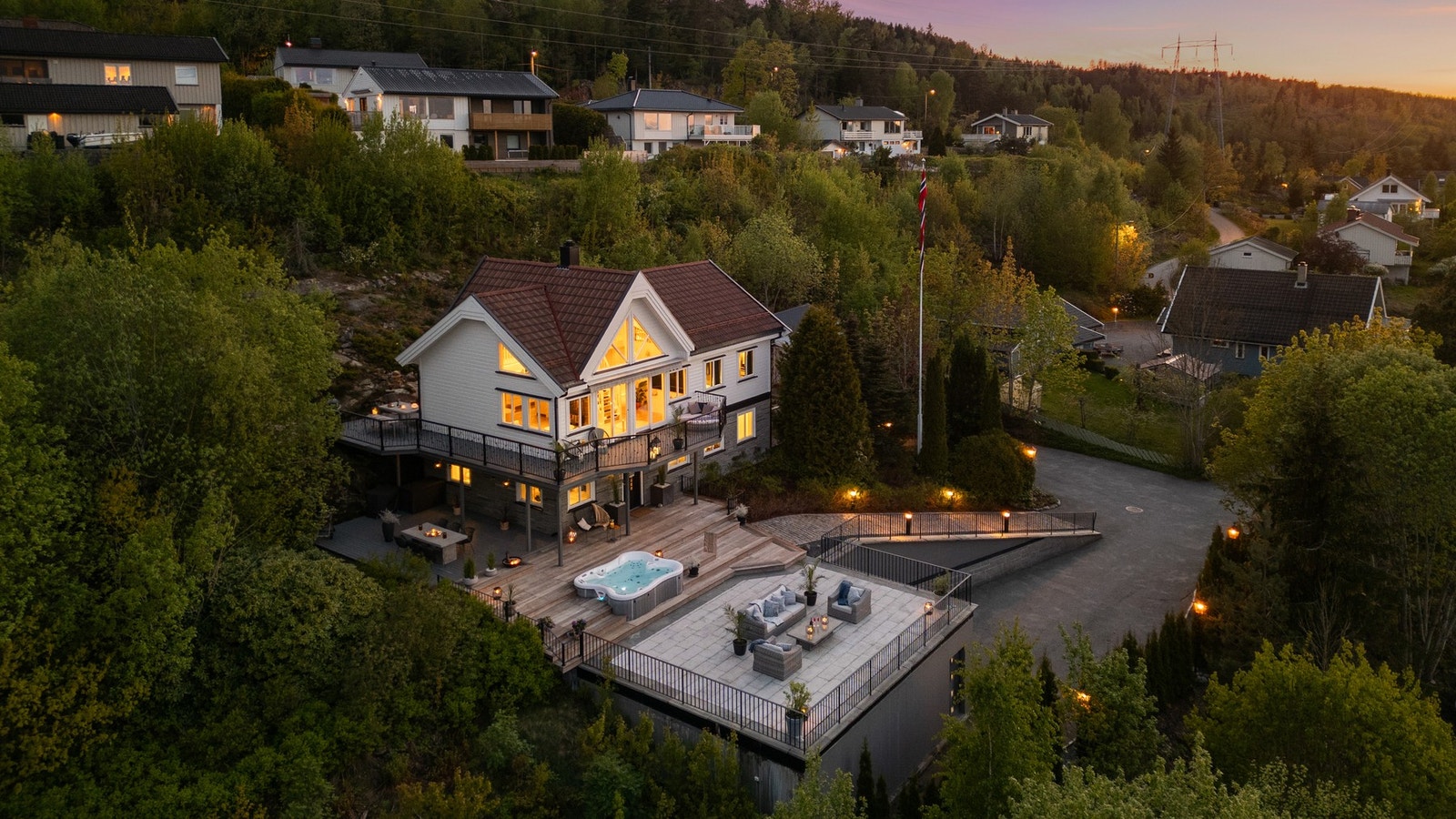 Ida Schjølberg v/ EIE eiendomsmegling ønsker velkommen! Galleribilde