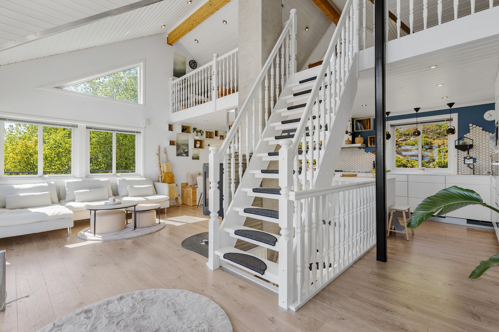 Den åpne løsningen samler familien og gir en god romfølelse Galleribilde