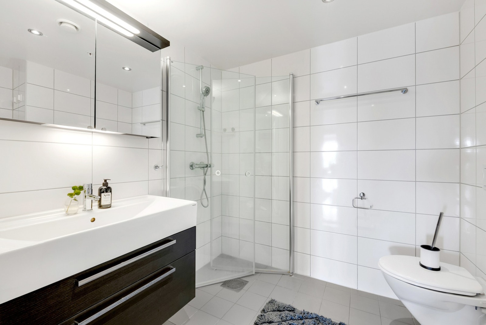 Lekkert flislagt bad/wc Galleribilde