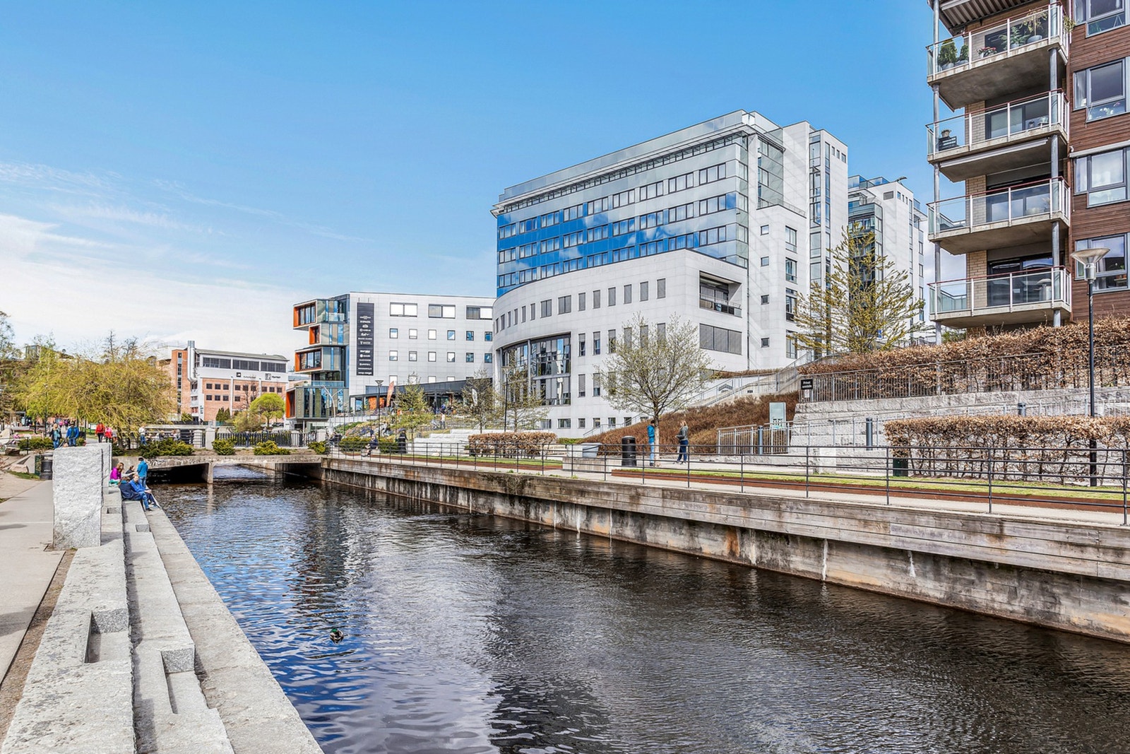 Nydalen har de siste 10-15 årene gått fra industriområde til en spennende bydel med barer, restauranter og shopping Galleribilde