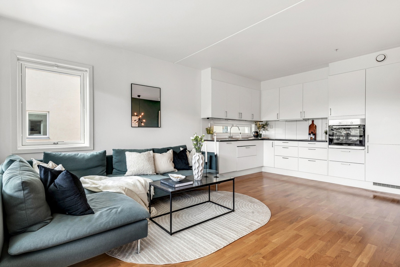 Stue med åpen kjøkkenløsning Galleribilde