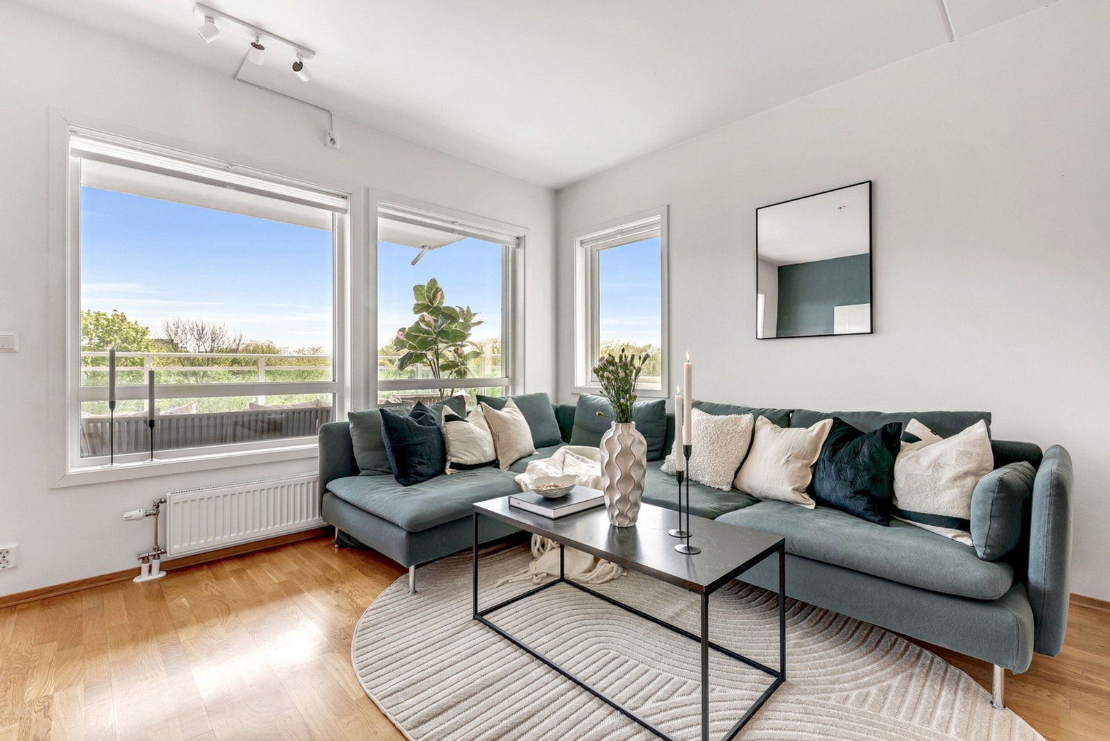 Endeleilighet, da ekstra vinduer gir det gode lysforhold året rundt Galleribilde