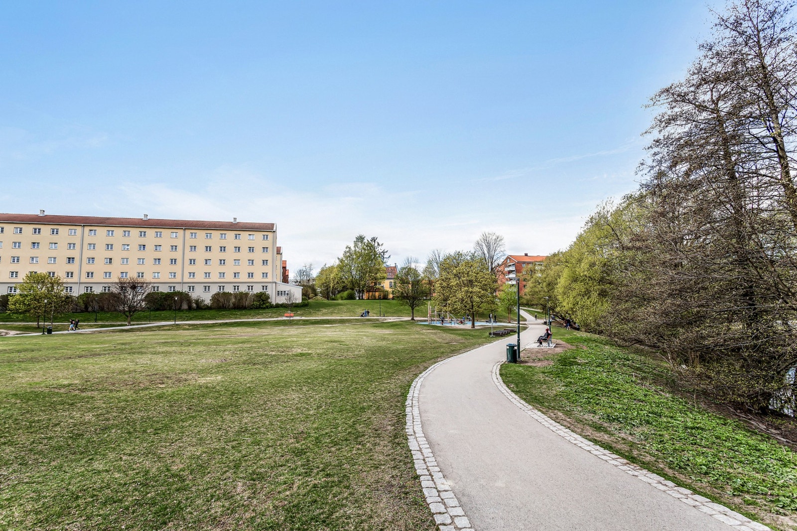 Tursti langs Akerselva fra sentrum opp til Maridalsvannet Galleribilde