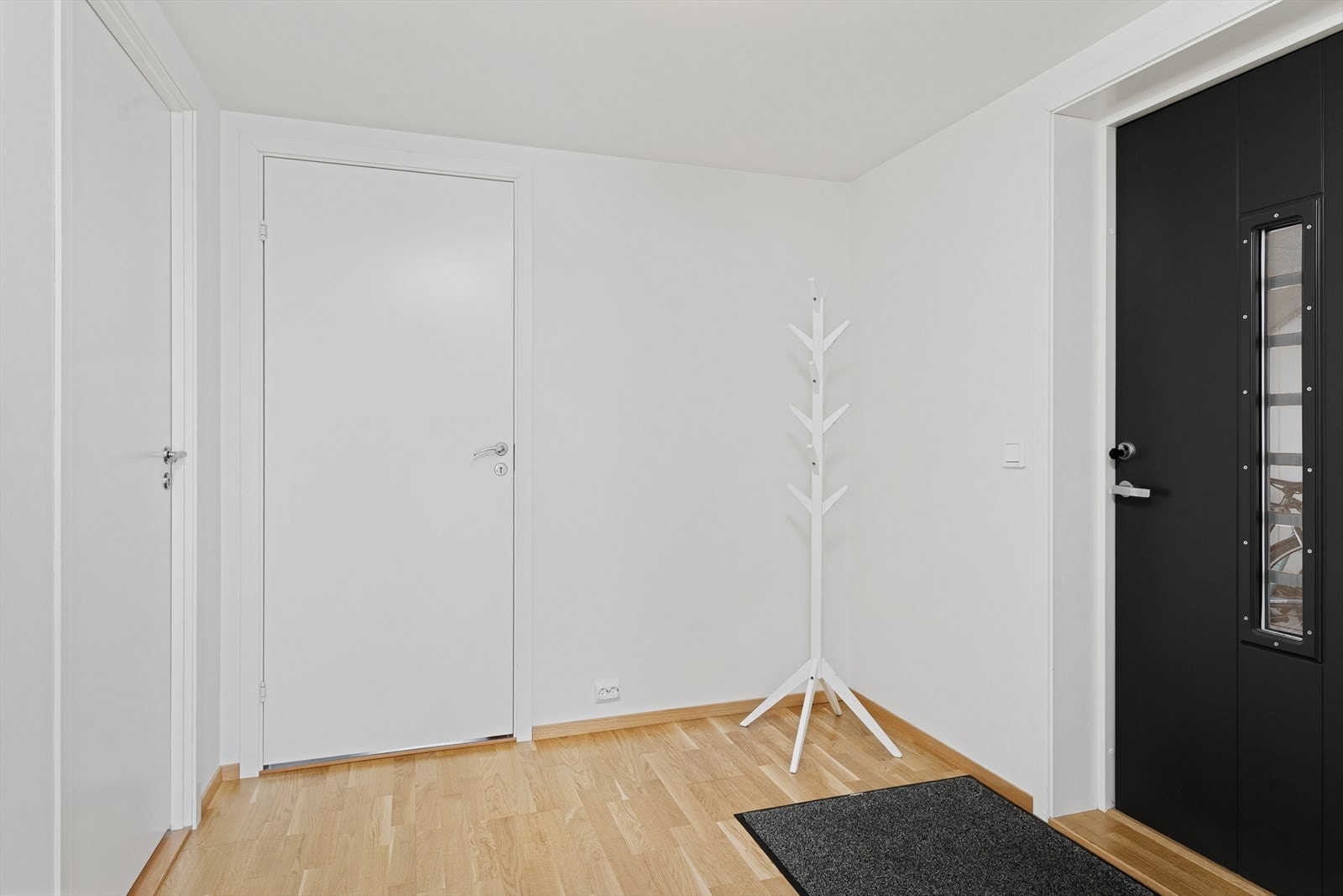 Velkommen inn! Fra entre har en tilgang til 2 soverom og bad. Galleribilde