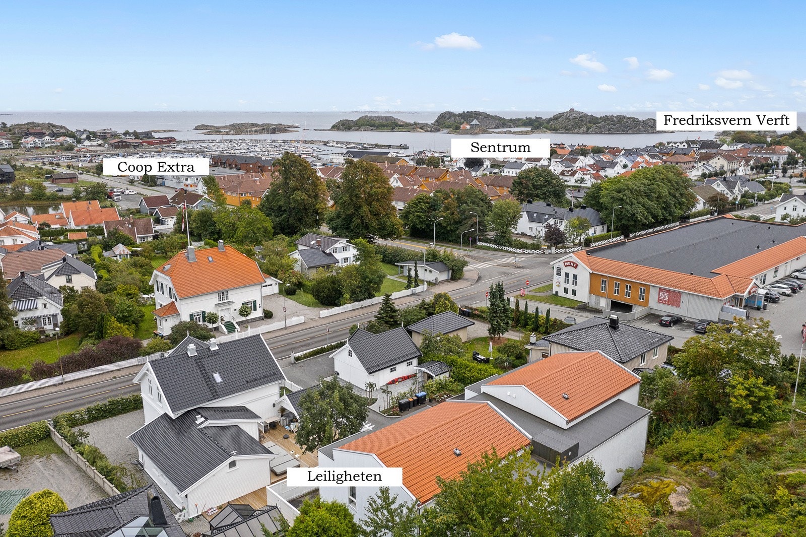 Leiligheten ligger kun en kort rusletur fra Stavern sentrum, som er kjent for sitt yrende sommerliv Galleribilde