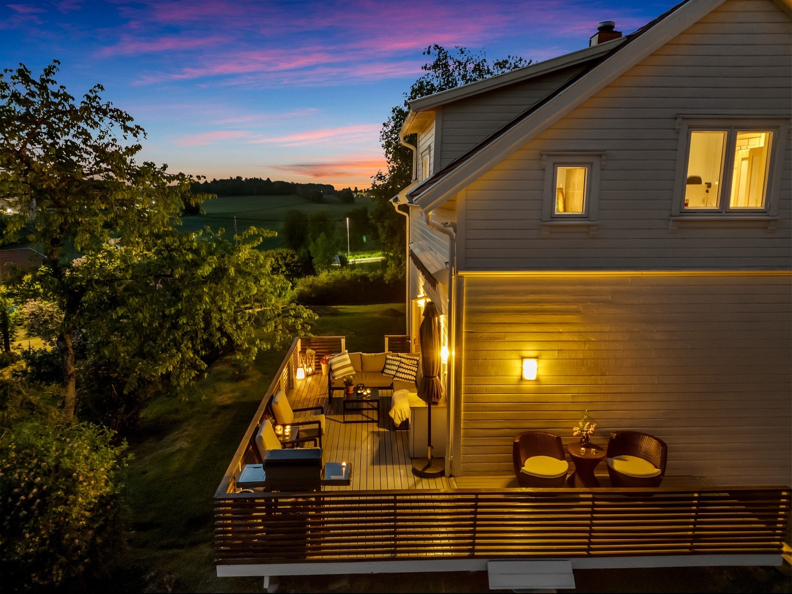 Huset har gjennomgått flere gode vedlikeholdsarbeider gjennom årenes løp, med blant annet etterisolering og skifte av kledning. Galleribilde