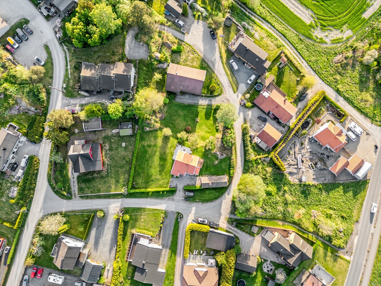 Boligen har en fin plassering på tomten. Velkommen til visning! Galleribilde