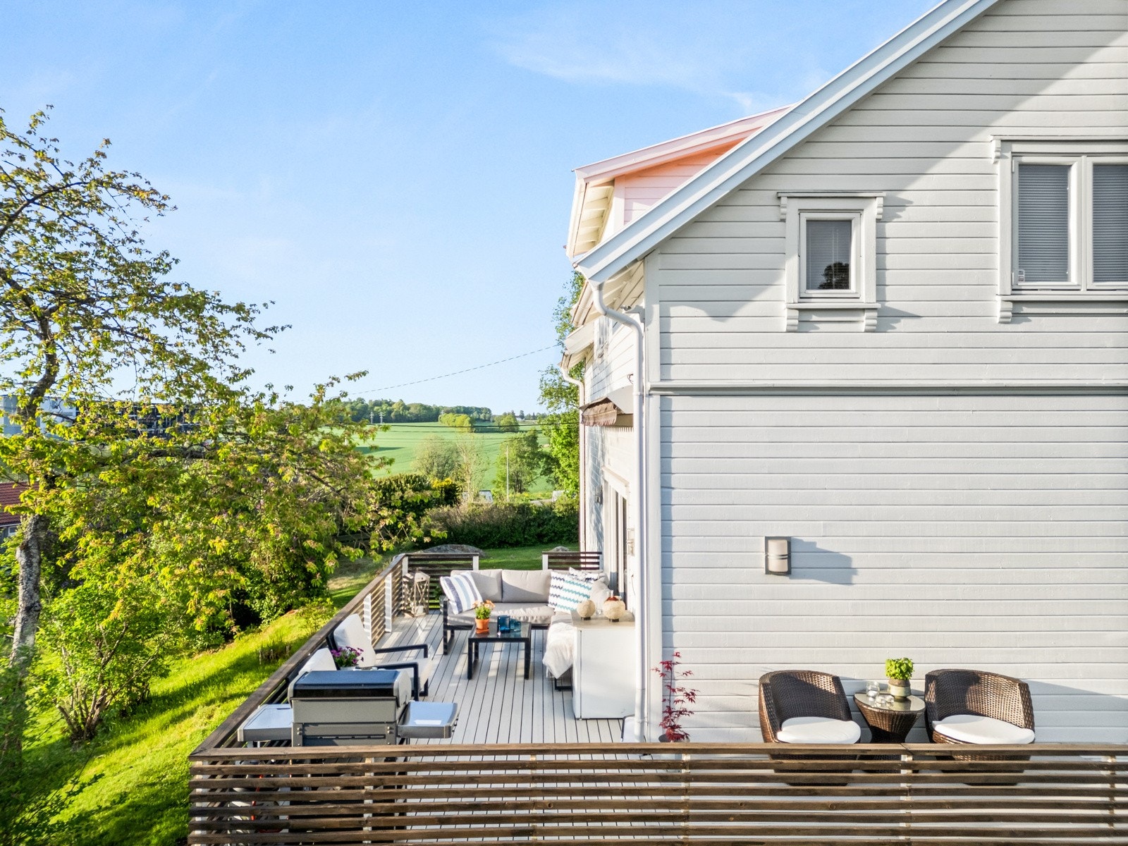 Det er flere solrike uteplasser. Galleribilde