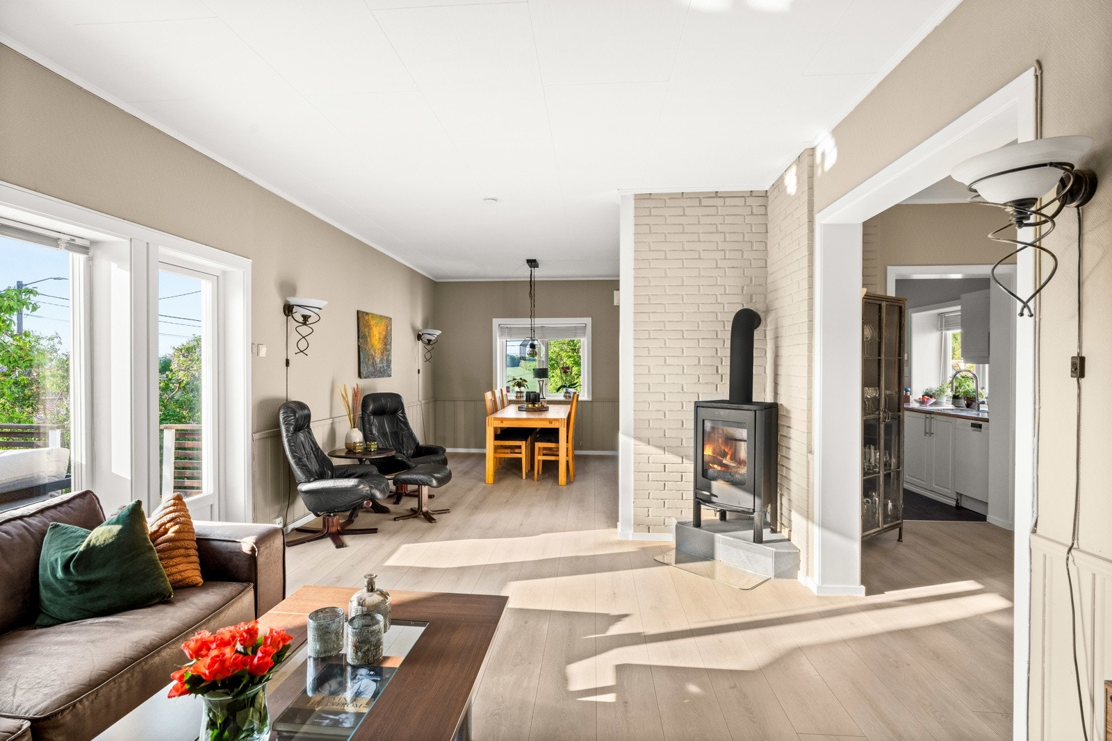 Stuen ble pusset opp med nytt gulv i 2019. Galleribilde