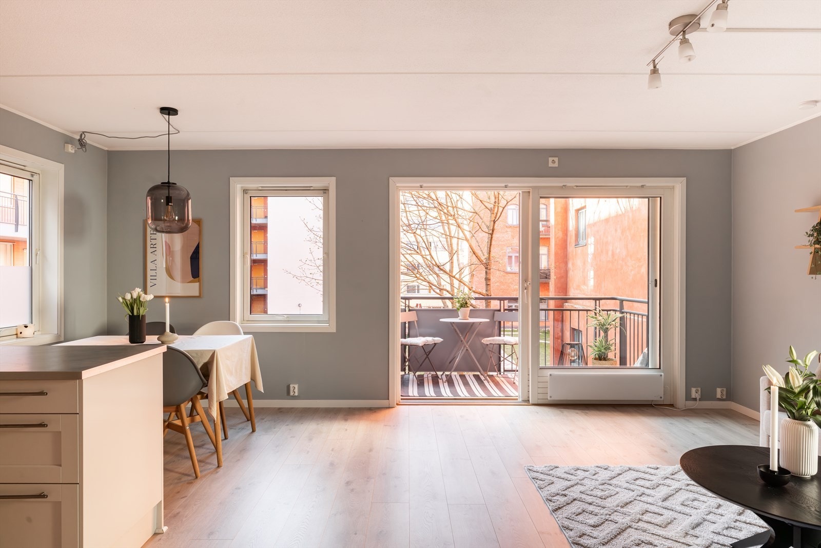 Flott oppholdsrom som er enkelt å innrede. Galleribilde