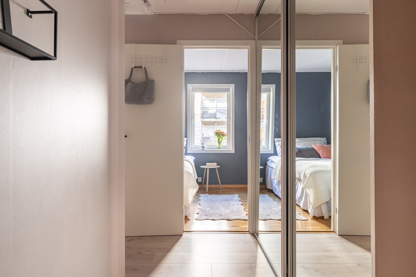 I gangen er det god skapplass til klær og andre personlige eiendeler. Galleribilde