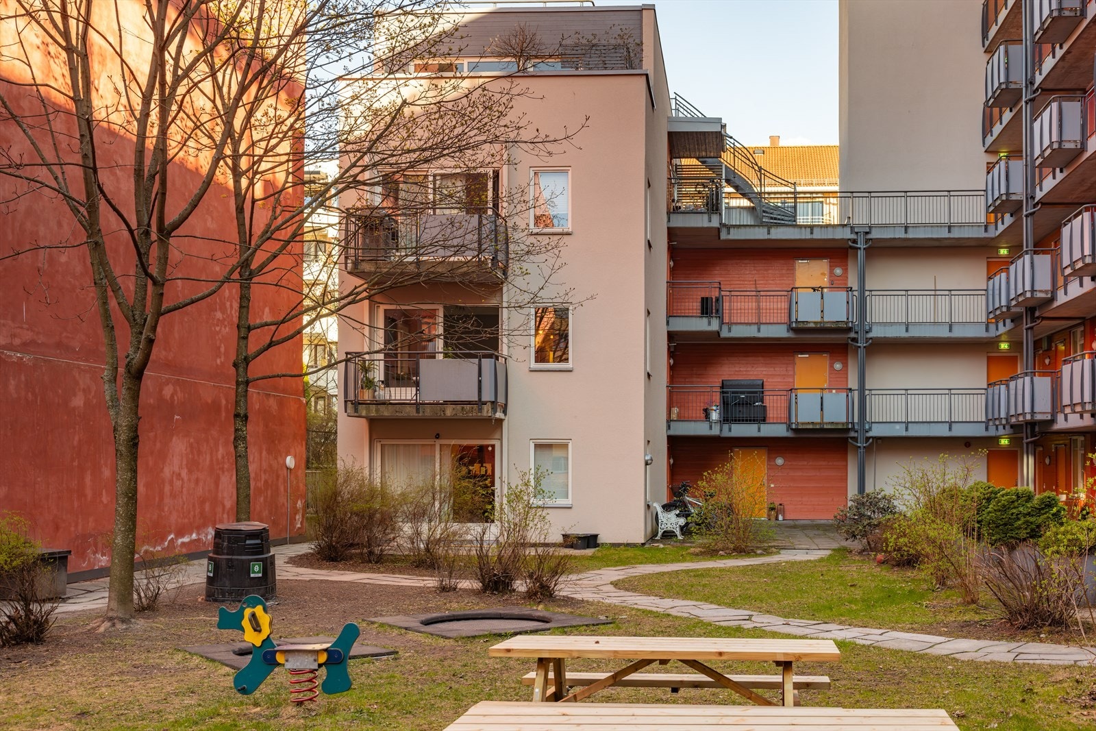 Veldrevet borettslag med blant annet dekkhotell, sykkelbod og verksted. Galleribilde