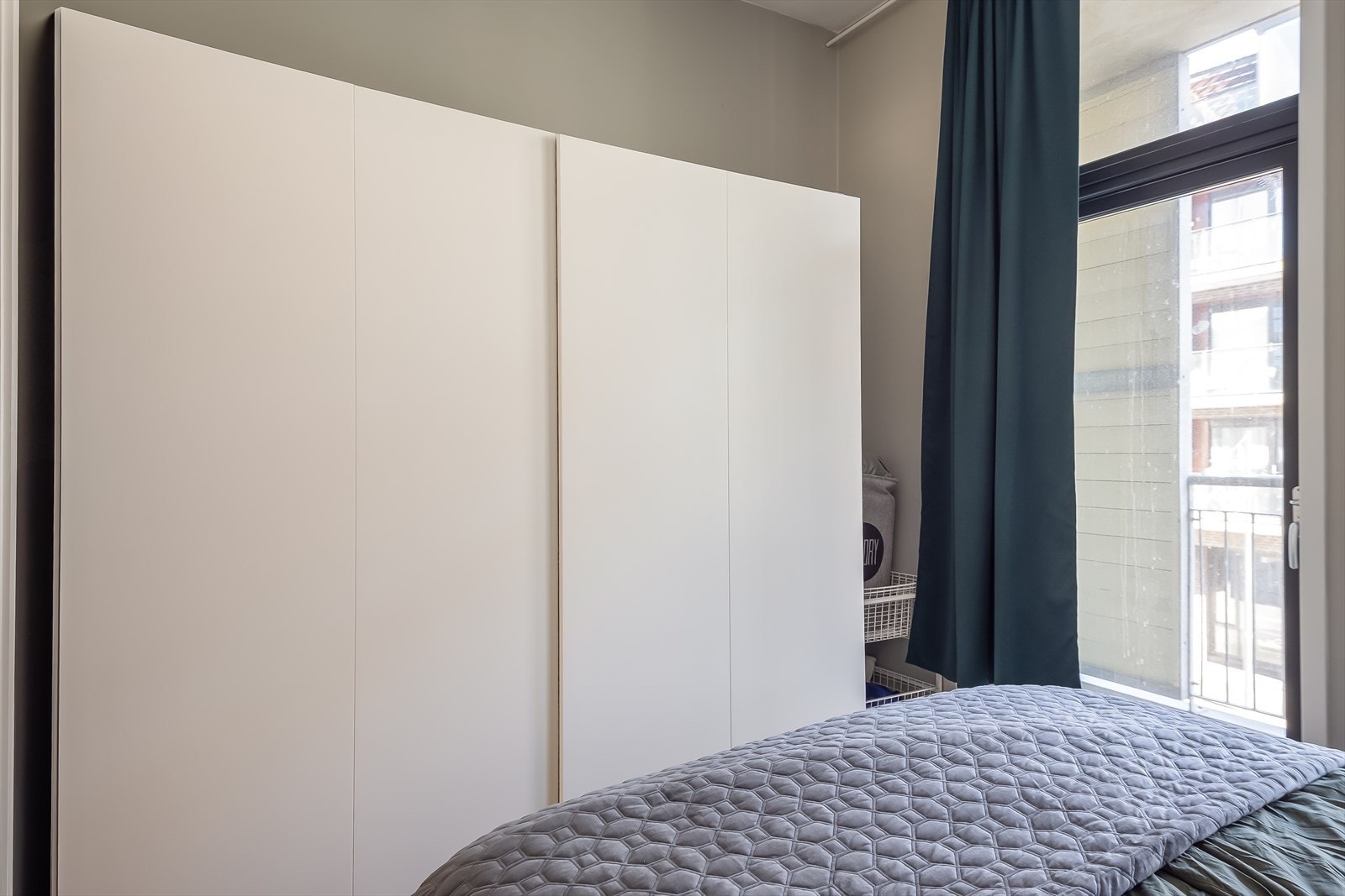 Her får en enkelt plass til dobbeltseng, garderobeløsninger og annet ønsket møblement. Galleribilde