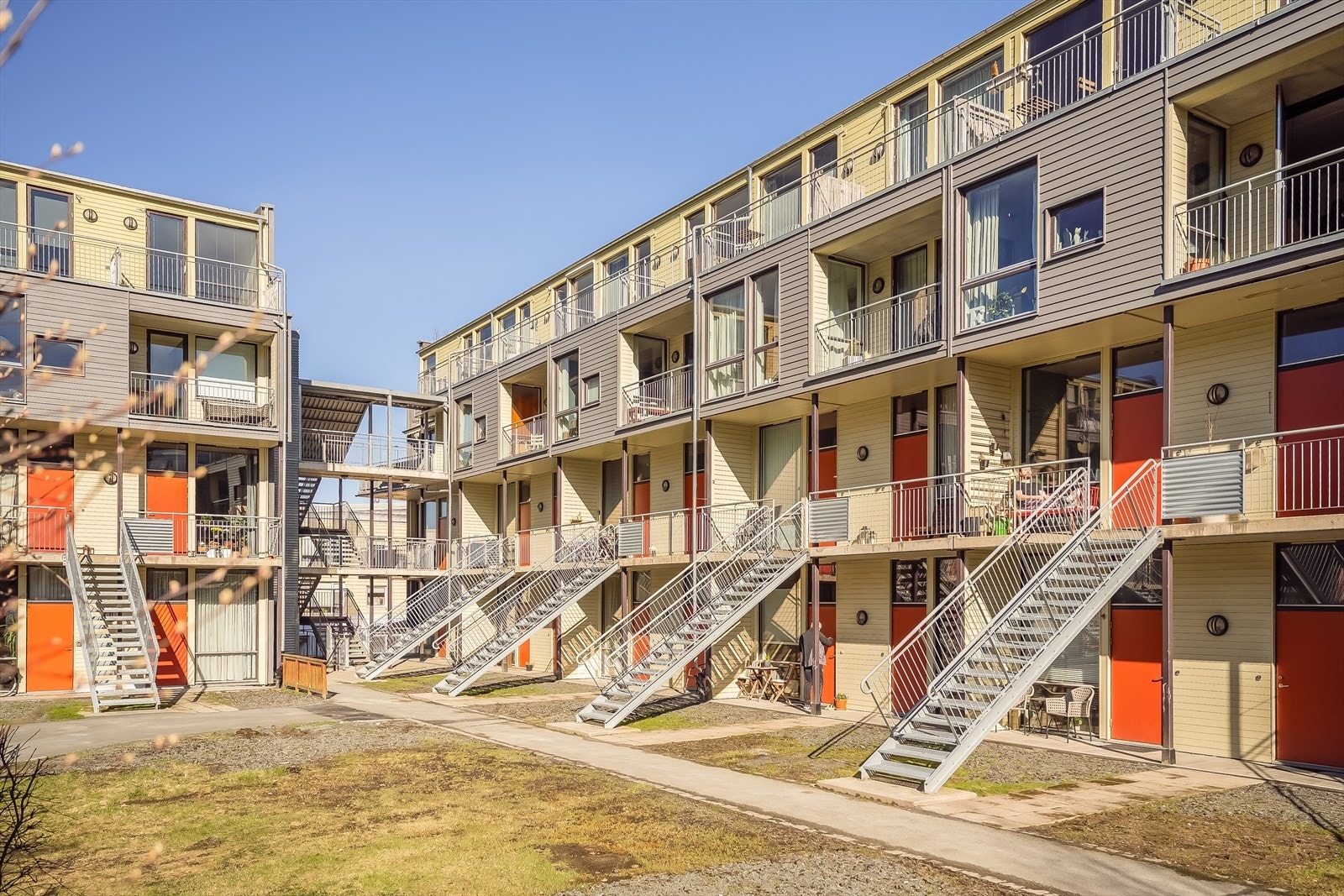 Sameiet har et fint og opparbeidet fellesområde mellom blokkene som kun er for beboerne. Galleribilde