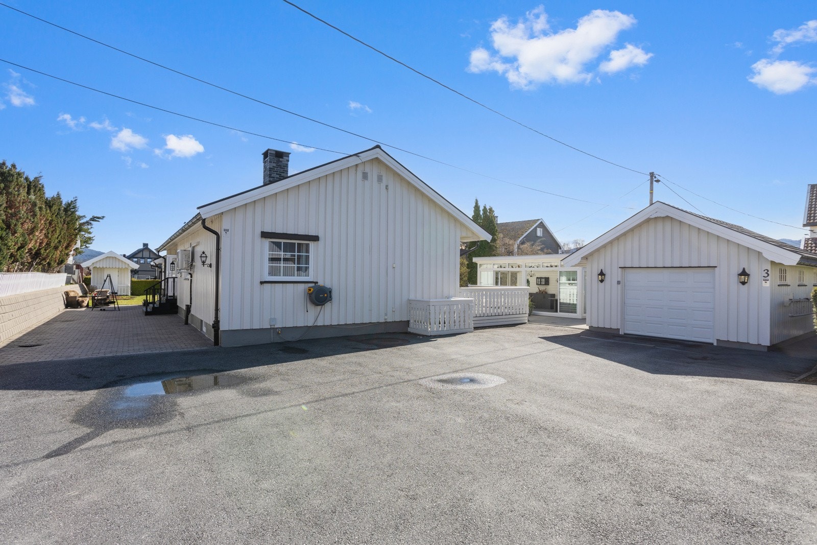 Velkommen til Nedre Butikkvei 3 - en innholdsrik enebolig på Loesmoen. Galleribilde