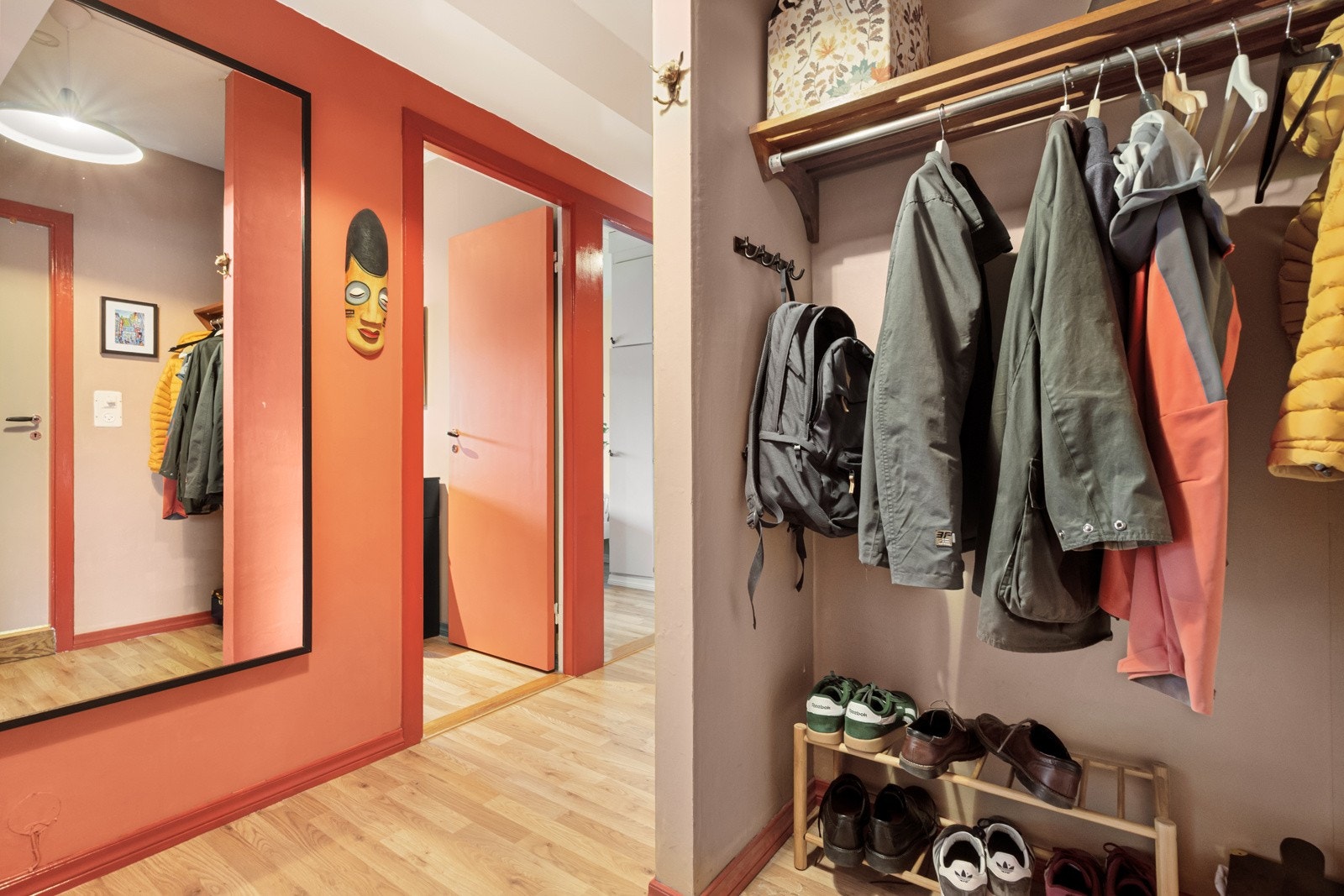 God garderobeplass Galleribilde