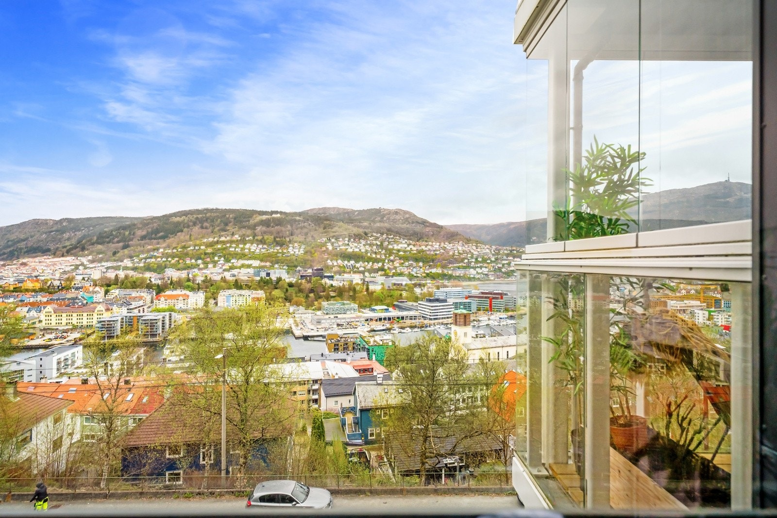 Panorama utsikt mot Fløyen og Ulriken, med mer Galleribilde