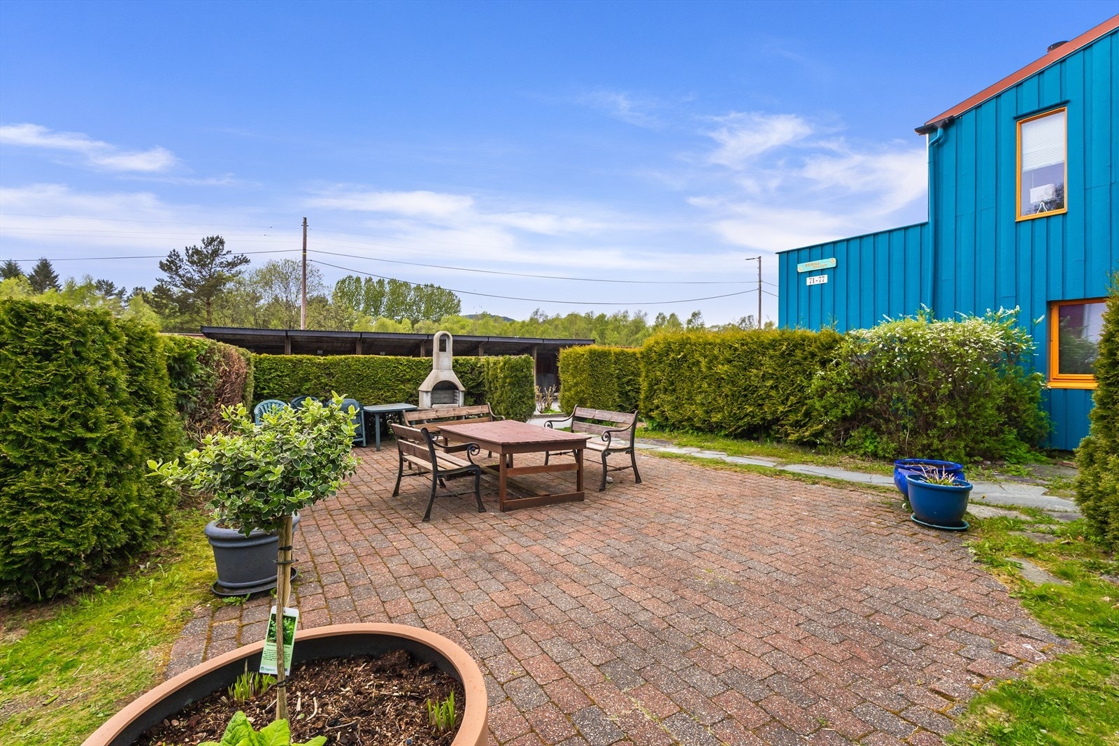 Skjermet og fint opparbeidet fellesareal. Galleribilde