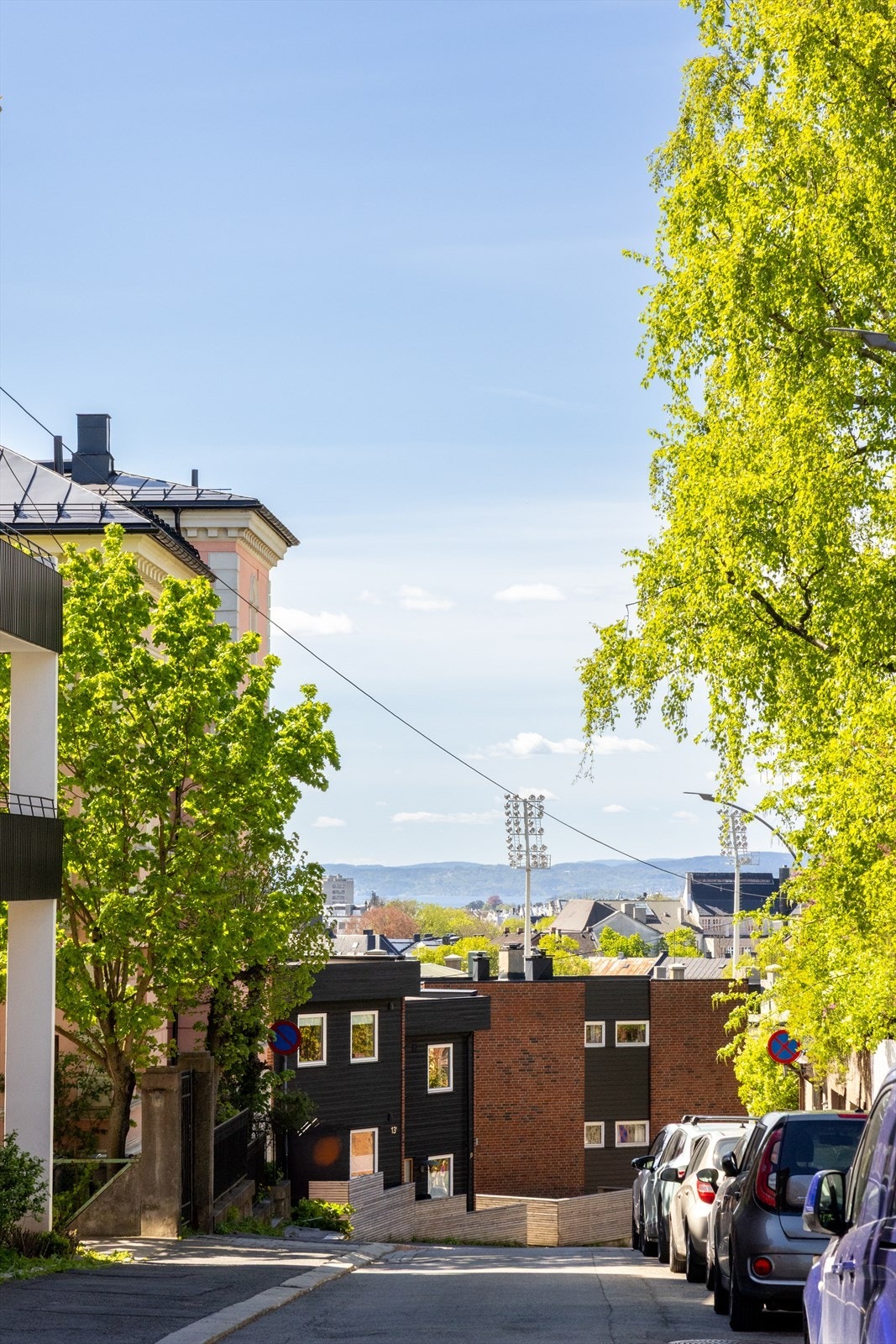 Gaten må oppleves. Havgløtt fra gaten. Galleribilde