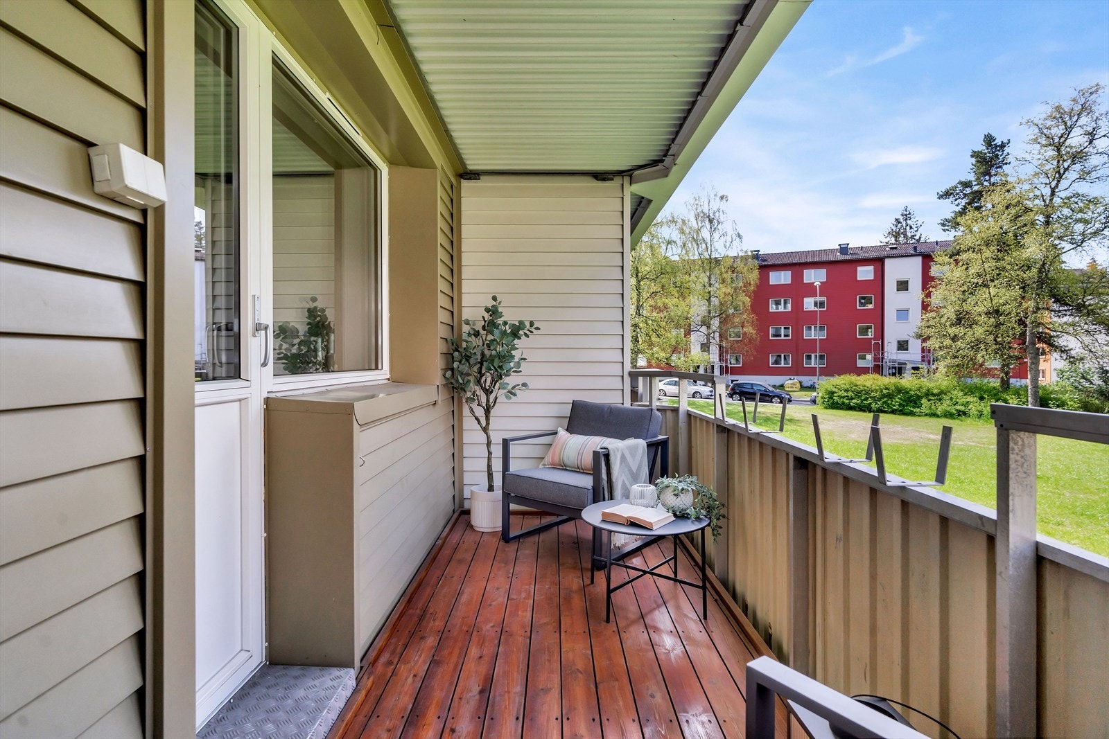 Fra stuen er det utgang til en herlig balkong. Galleribilde