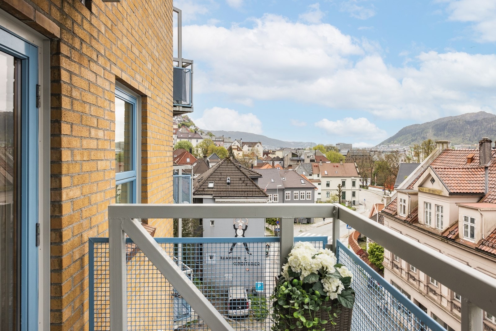 Balkongen har flotte sol- og utsiktsforhold. Galleribilde