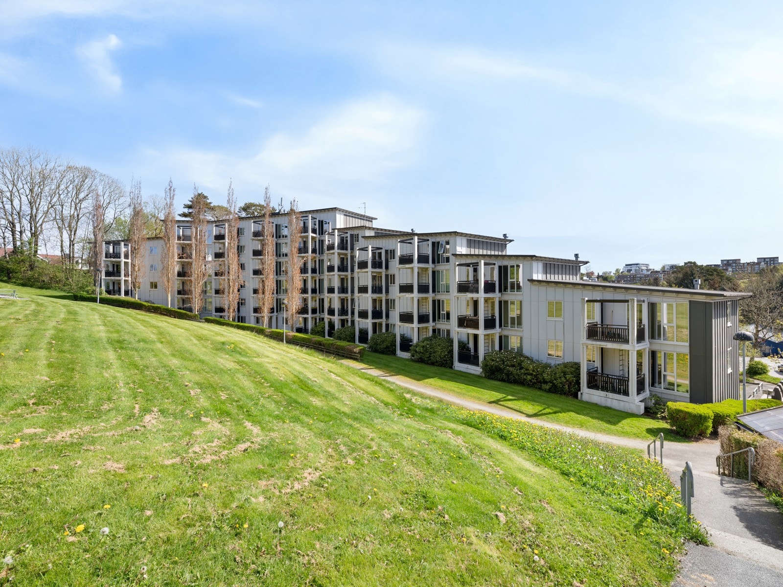 Velkommen til Blidensol 1 - Leiligheten har en fin beliggenhet i 4.etasje Galleribilde