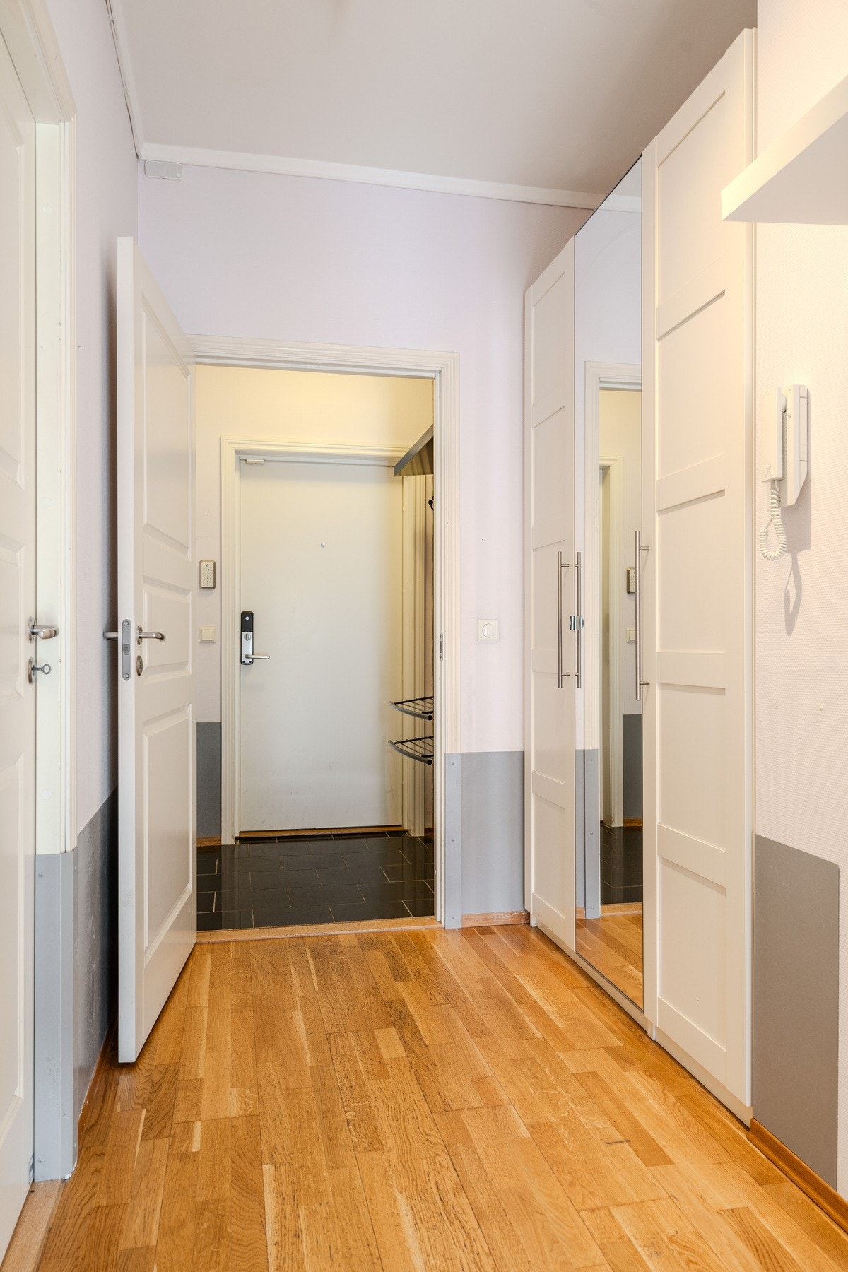 Velkommen inn.
Entrè/gang Galleribilde