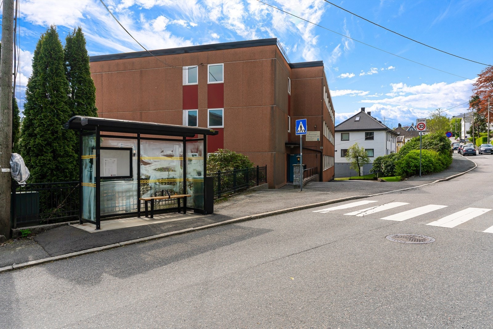 - 1 minutts gange til nærmeste bussholdeplass - Galleribilde