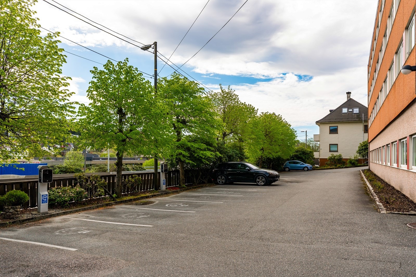 - Parkering på felles parkeringsplass, førstemann til mølla prinsipp - Galleribilde