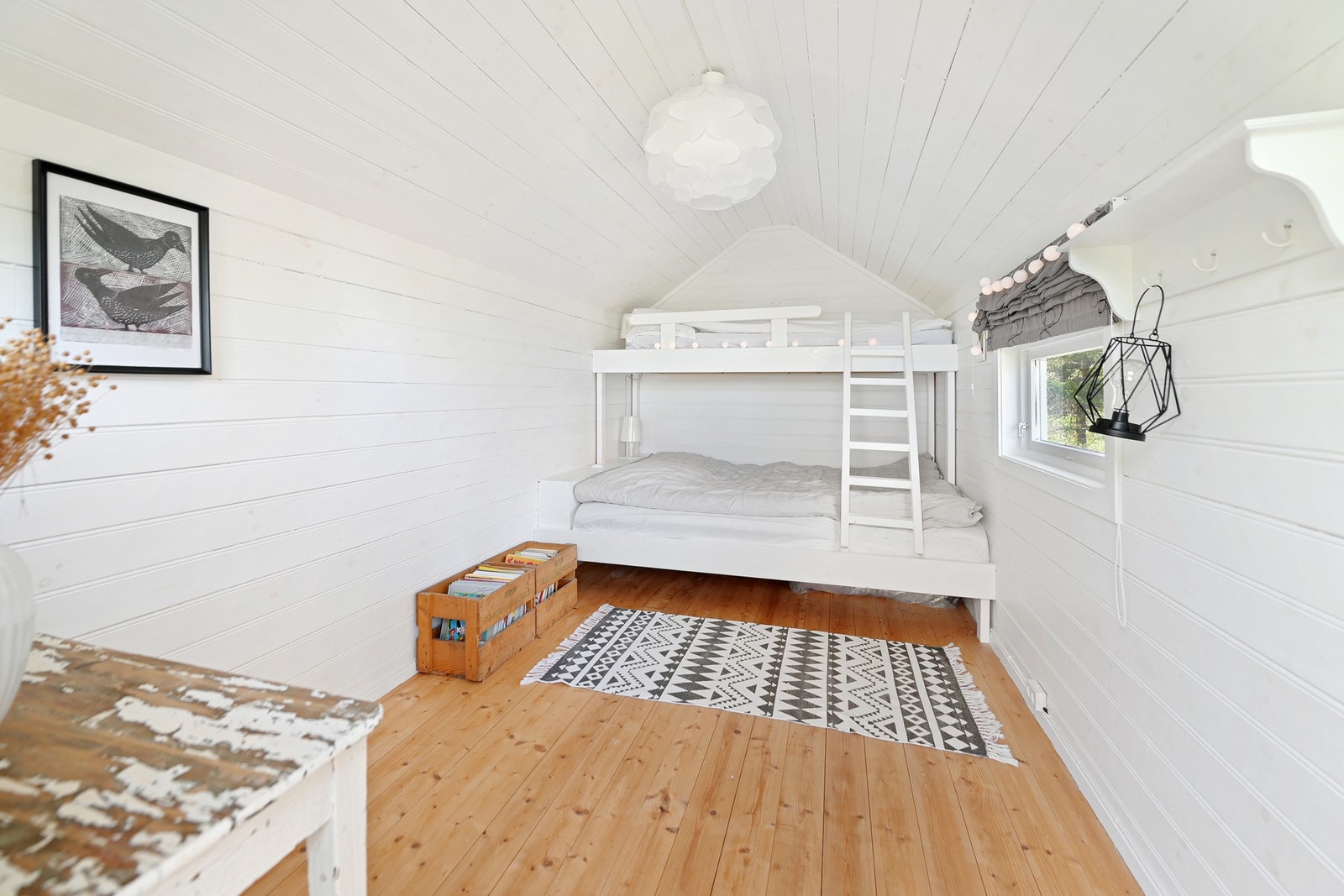 Annekset har en plassbygd familieseng som gir gode muligheter for overnatting av venner og familie Galleribilde
