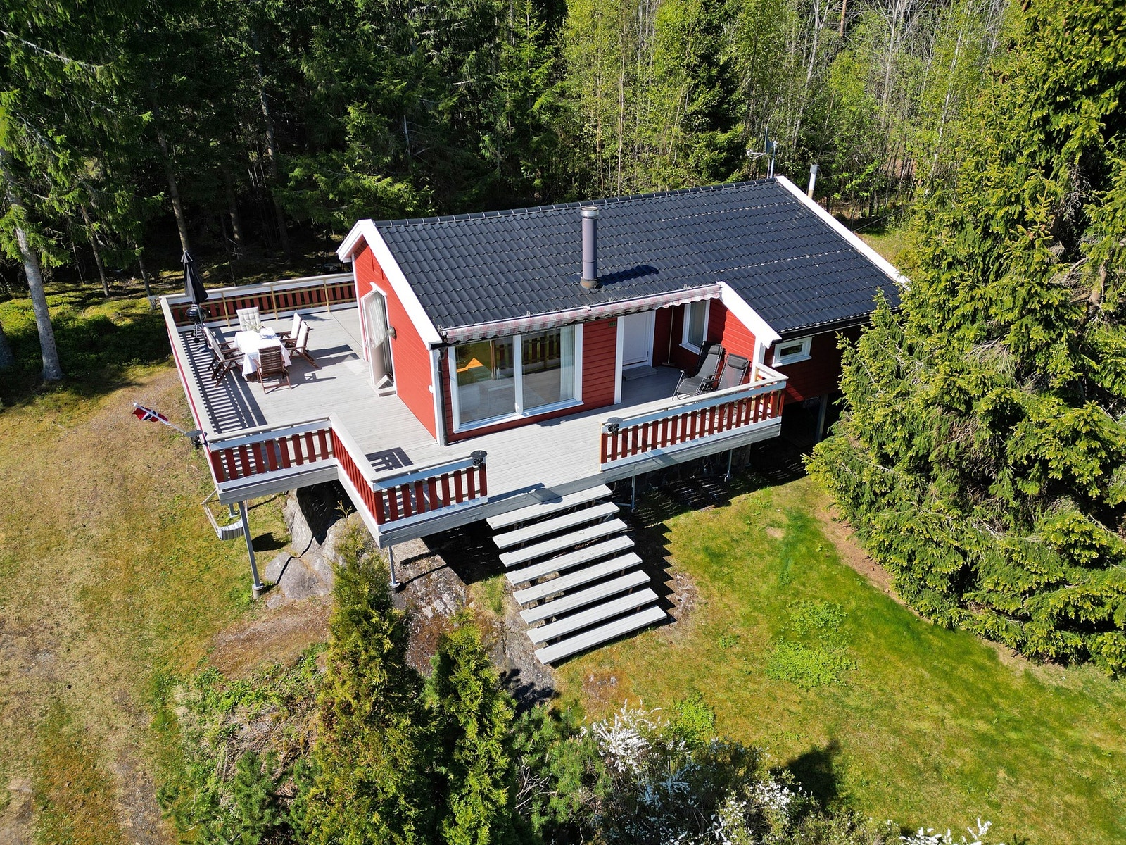 Hytta er opprinnelig bygget i 1947, men har blitt tilbygget to ganger på 70-tallet. Galleribilde