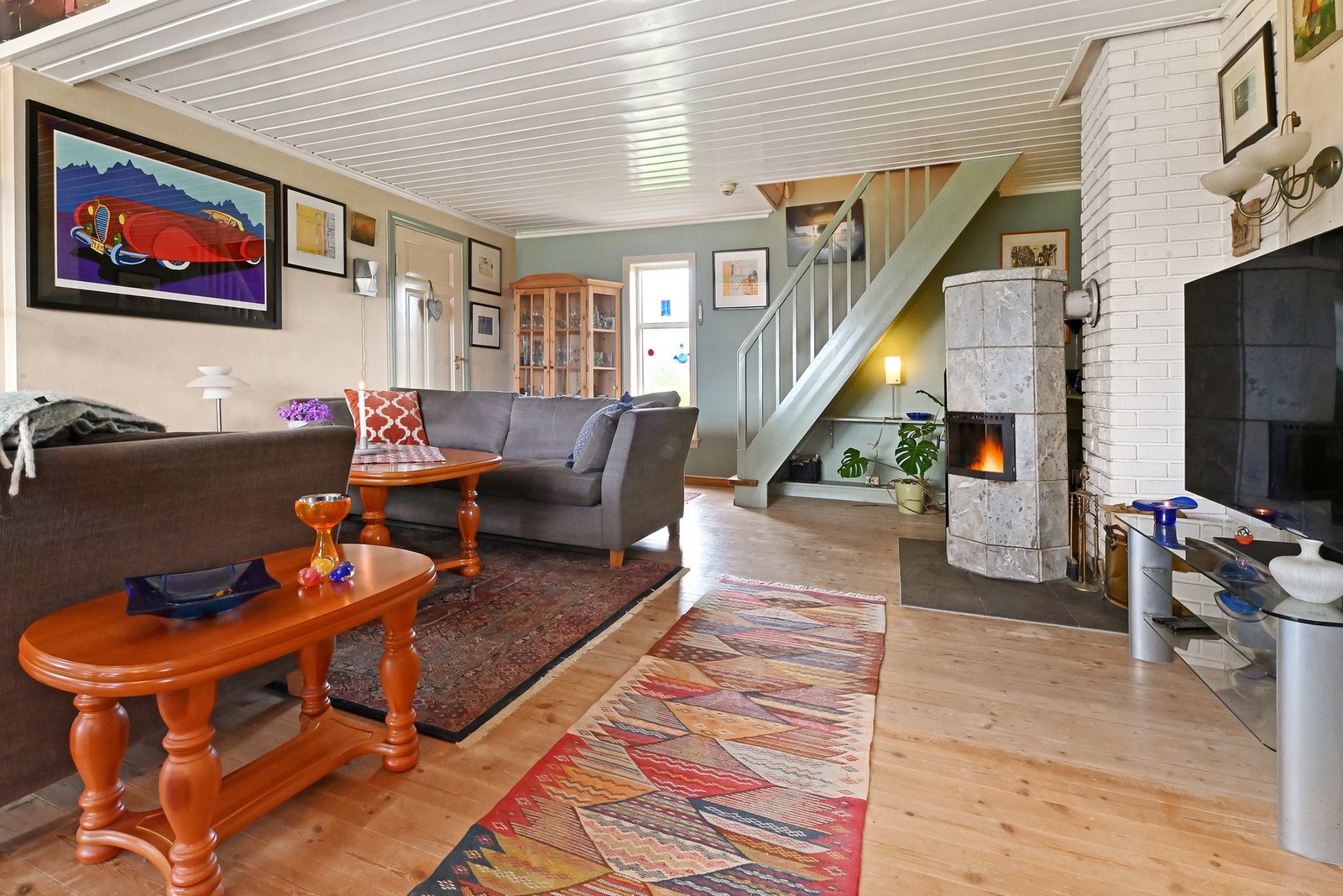 Dette er en sjarmerende og sentrumsnær enebolig på Prestegårdsfeltet! Galleribilde