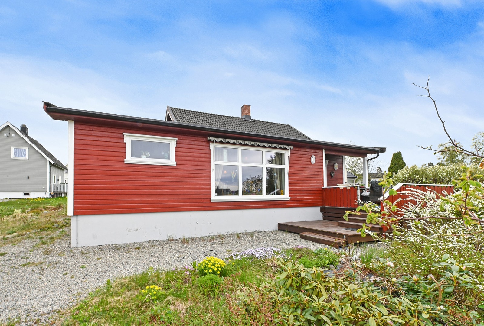 Boligen fikk i 2005 et tilbygg, som i dag er en del av stuen, badet og soverommet i første etasje Galleribilde