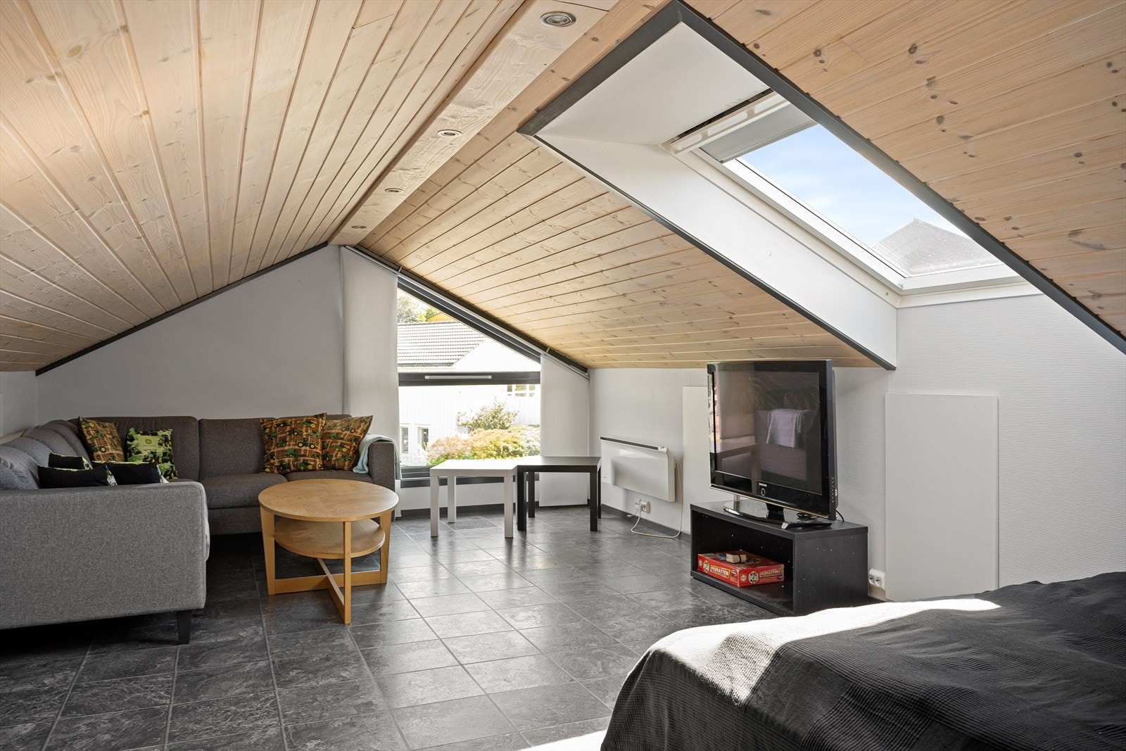 Garasjeloft. Et perfekt tilfluktssted for ungdommen. Galleribilde