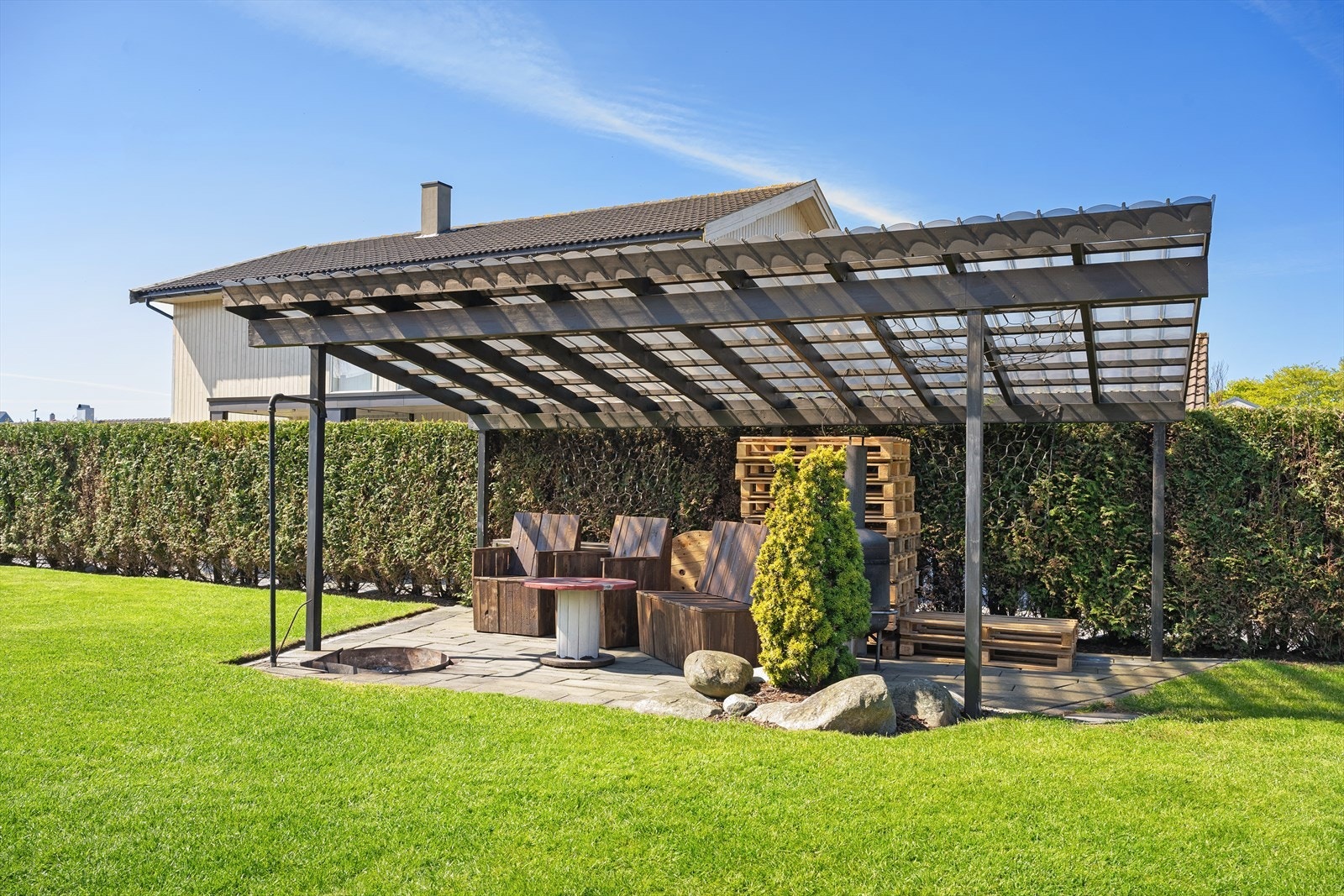 Hagen har sittegrupper for både morgen- og kveldssol. Galleribilde