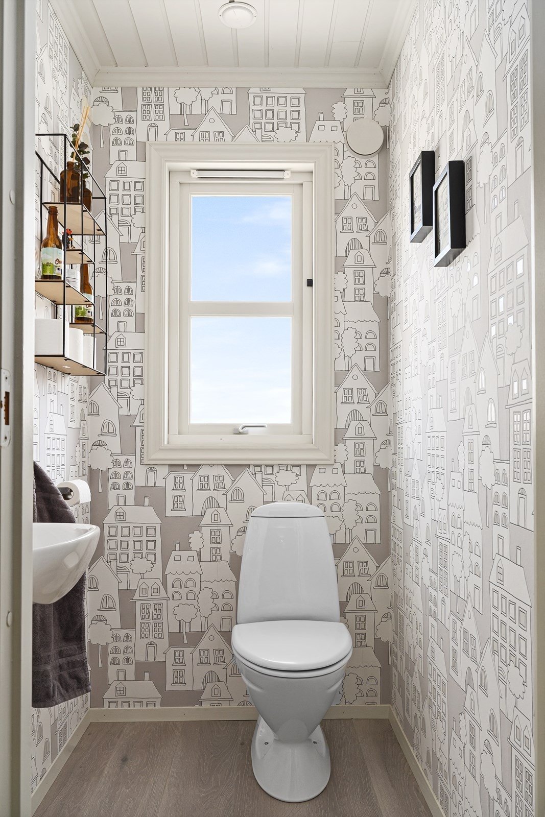 Gjestetoalett. Galleribilde