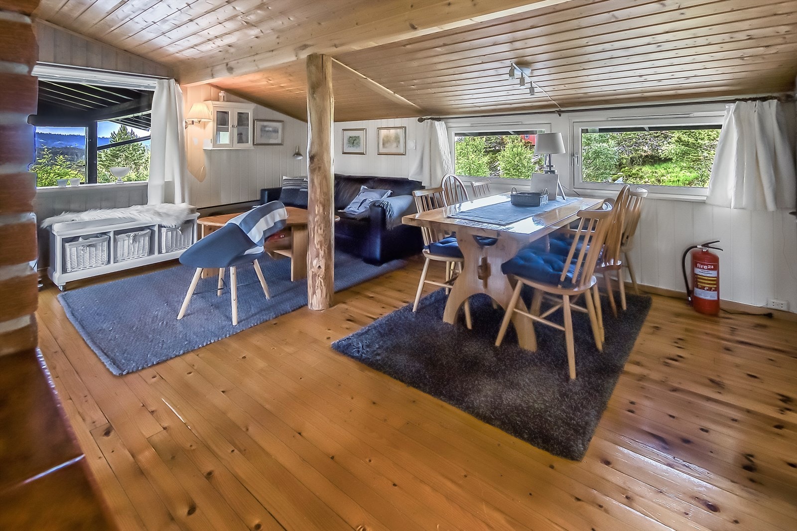 Plass til hyggelig spisestue- her kan spillekveldene holdes og måltid serveres. Galleribilde