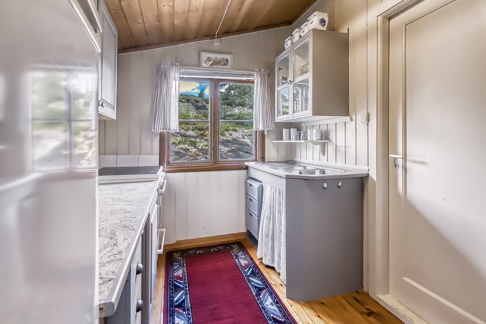 Den åpne løsningen gjør at matlagingen kan bli et sosialt samspill. Galleribilde