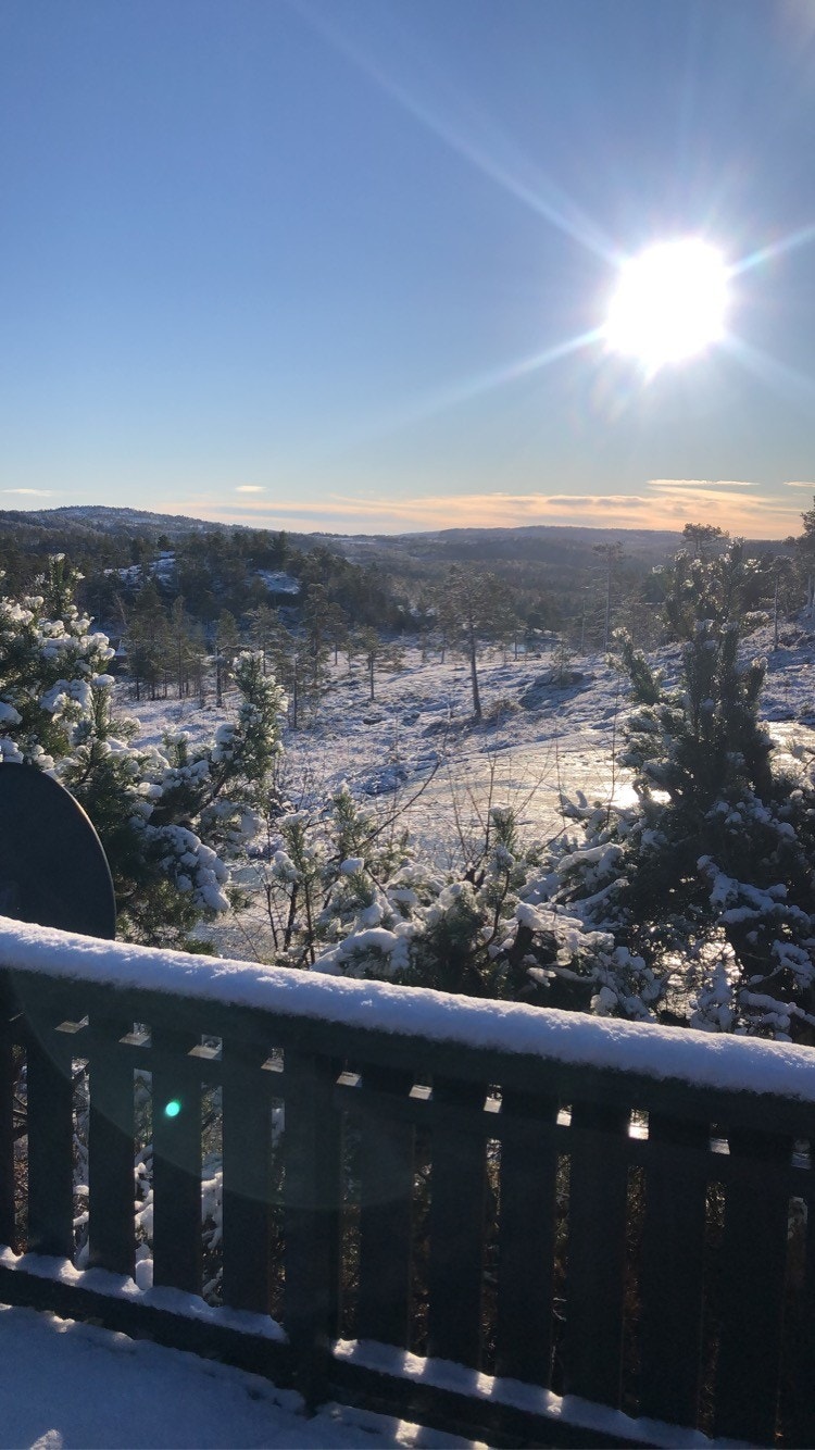 Bilde tatt av selger fra verandaen på vinterstid. Galleribilde