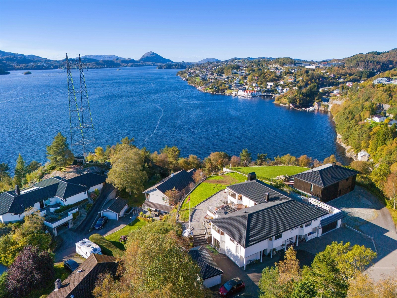 Velkommen til Litlevika 76 ! Presentert av Eiendomsmegler Norge v/ Harald Høyland Løndal. Galleribilde
